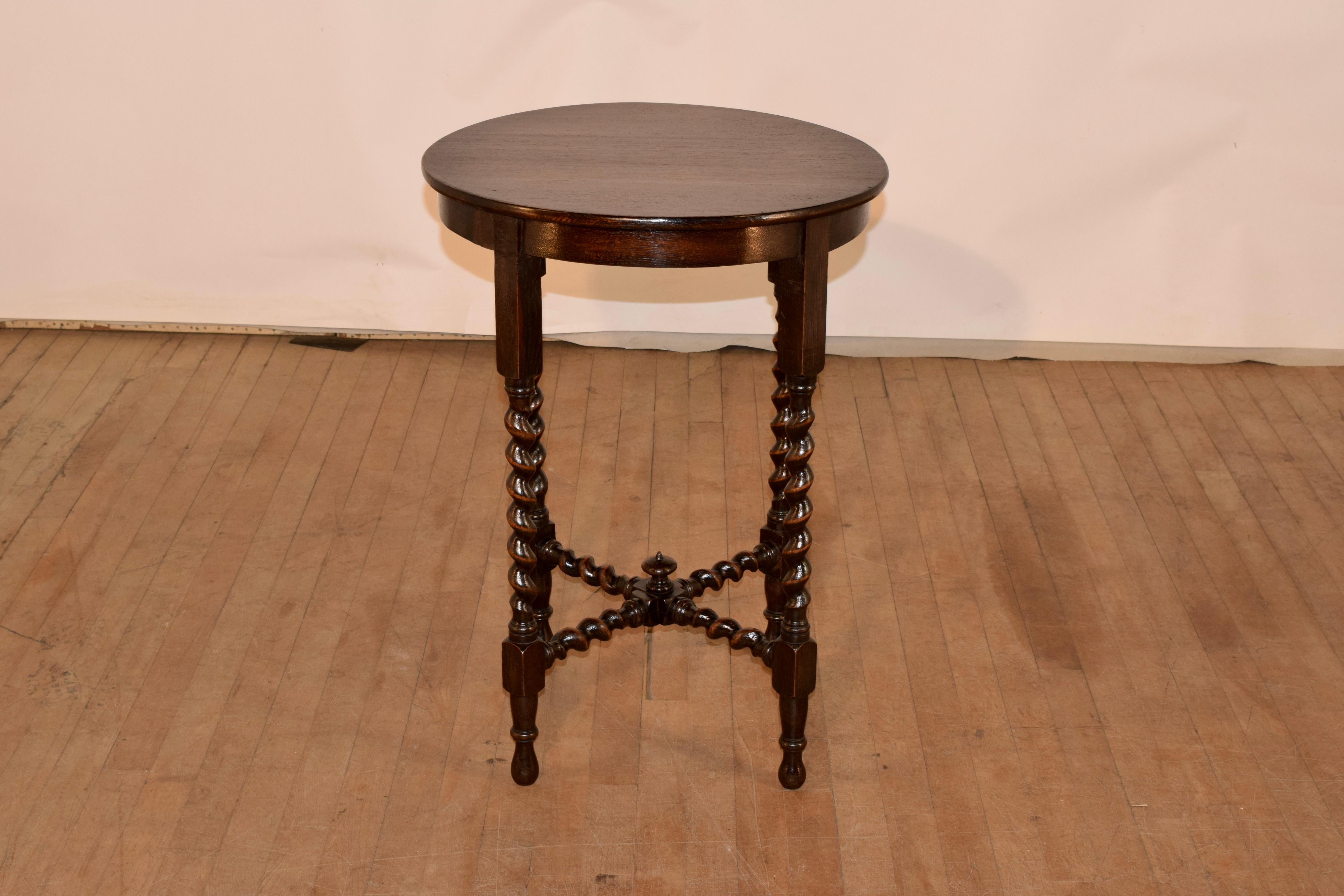 English Side Table, c. 1900 In Good Condition In High Point, NC