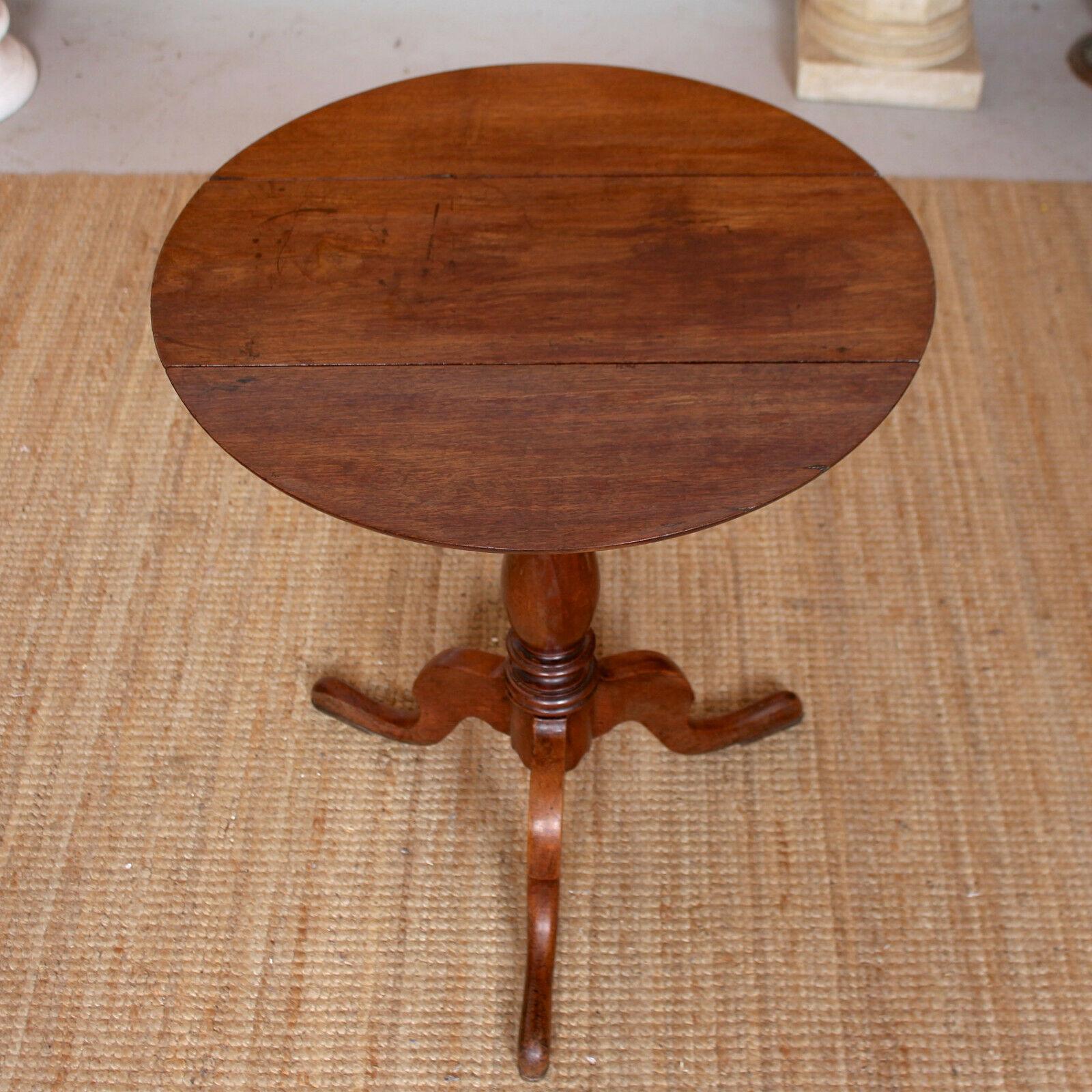 An impressive 19th century mahogany drop-leaf tripod table.

The circular drop-leaf top raised on baluster turned column with tripartite legs and pad feet.

England, circa 1850.