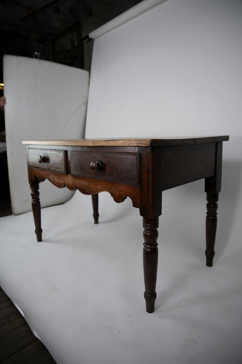 Table d'appoint anglaise Bon état - En vente à New York, NY
