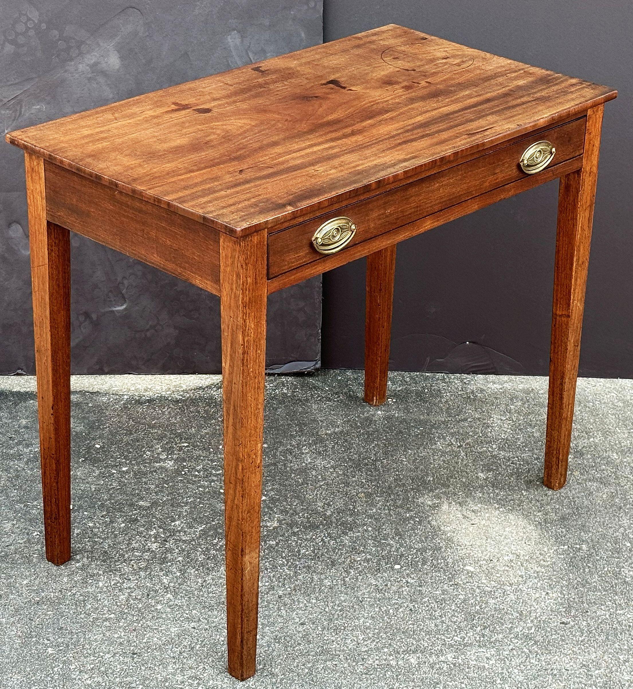 Table d'appoint ou bureau anglais en acajou de la période géorgienne en vente 4