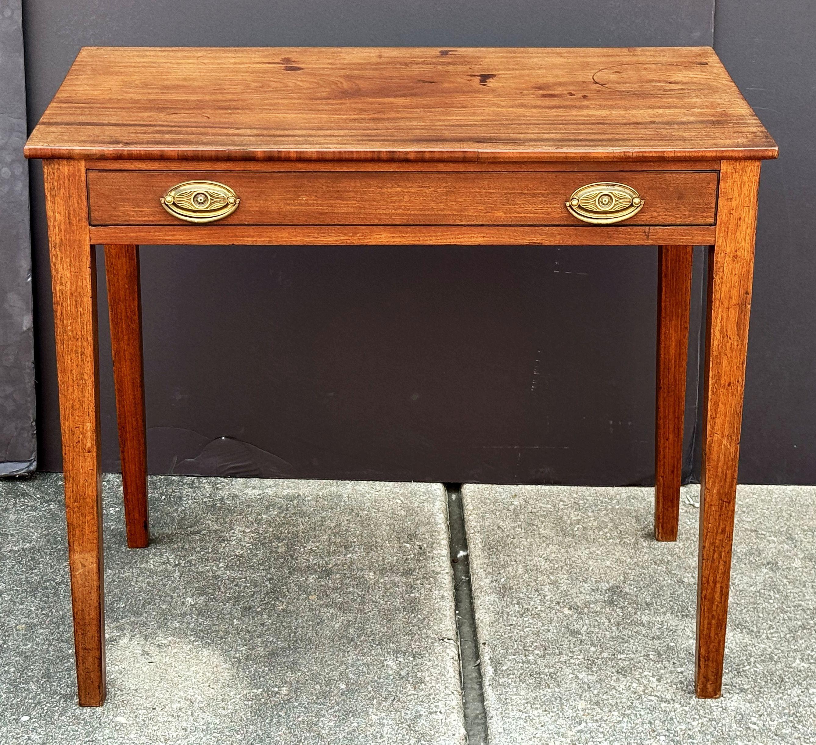 Georgien Table d'appoint ou bureau anglais en acajou de la période géorgienne en vente