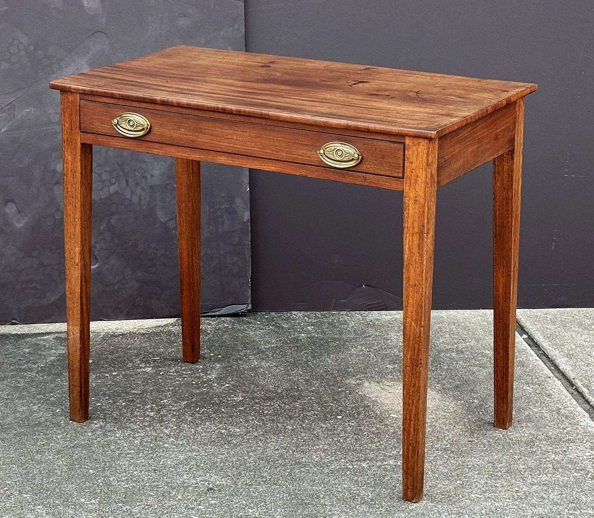 Anglais Table d'appoint ou bureau anglais en acajou de la période géorgienne en vente