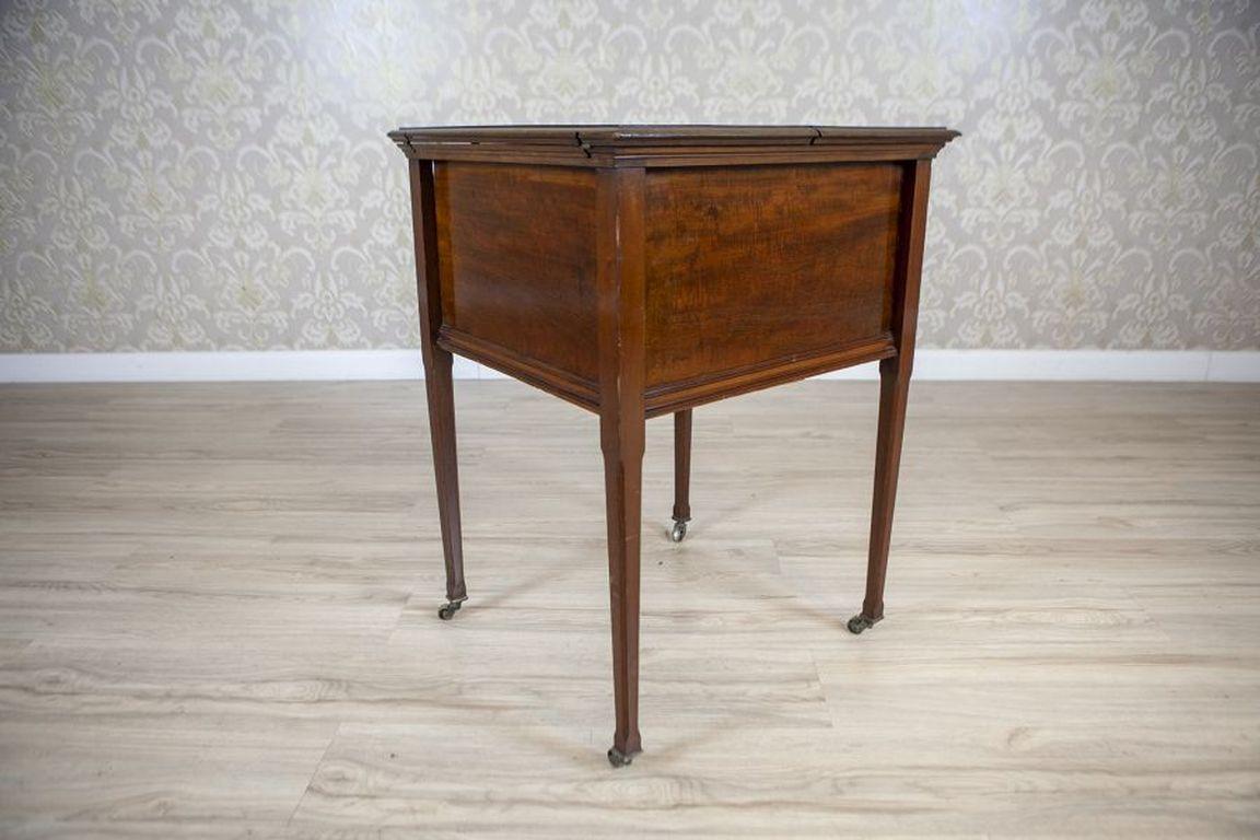 English Mahogany Side Table / Bar With Hidden Tray Circa 1880 In Good Condition For Sale In Opole, PL