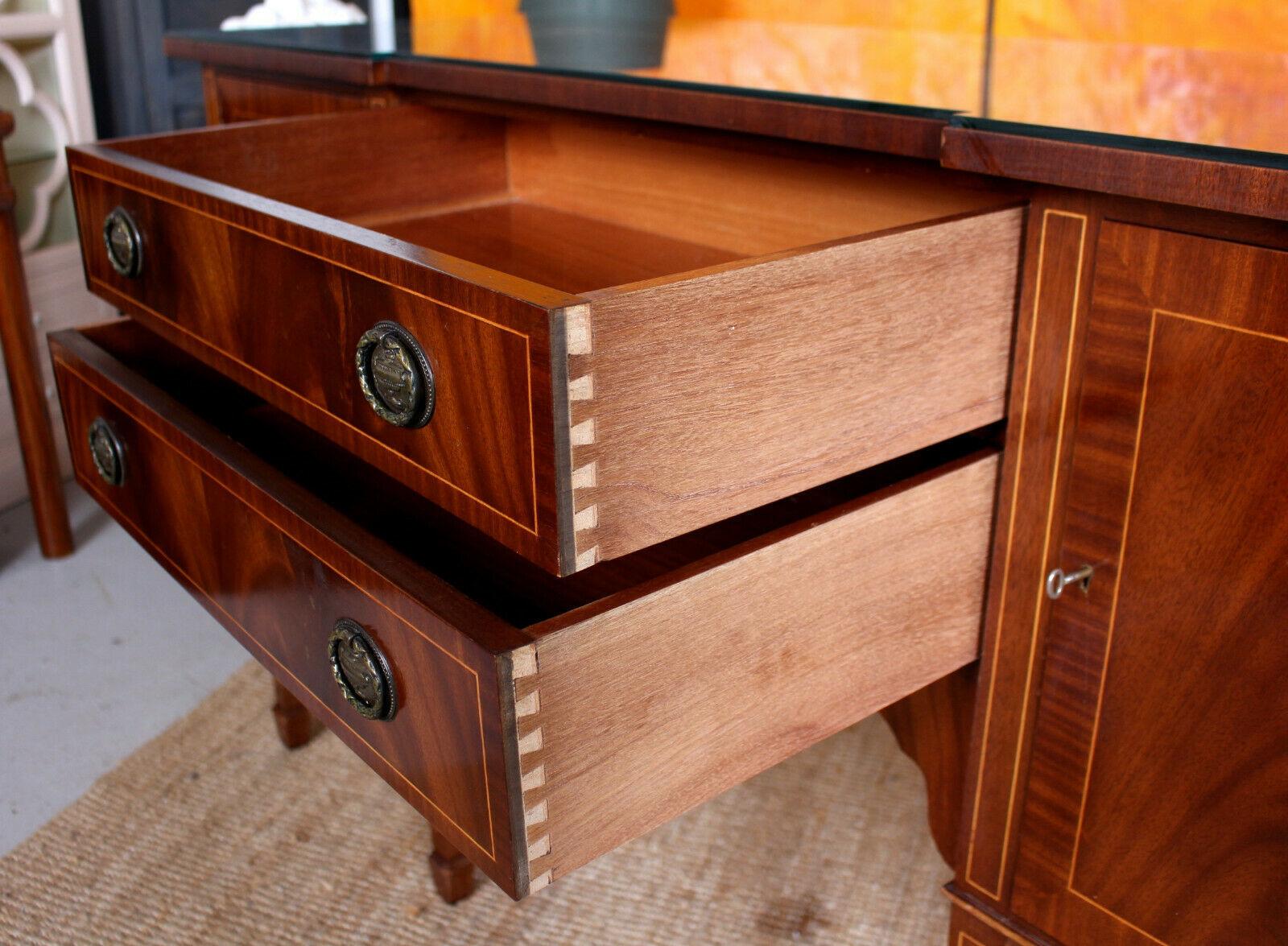 English Sideboard Fine Quality Inlaid Flamed Mahogany Credenza For Sale 7