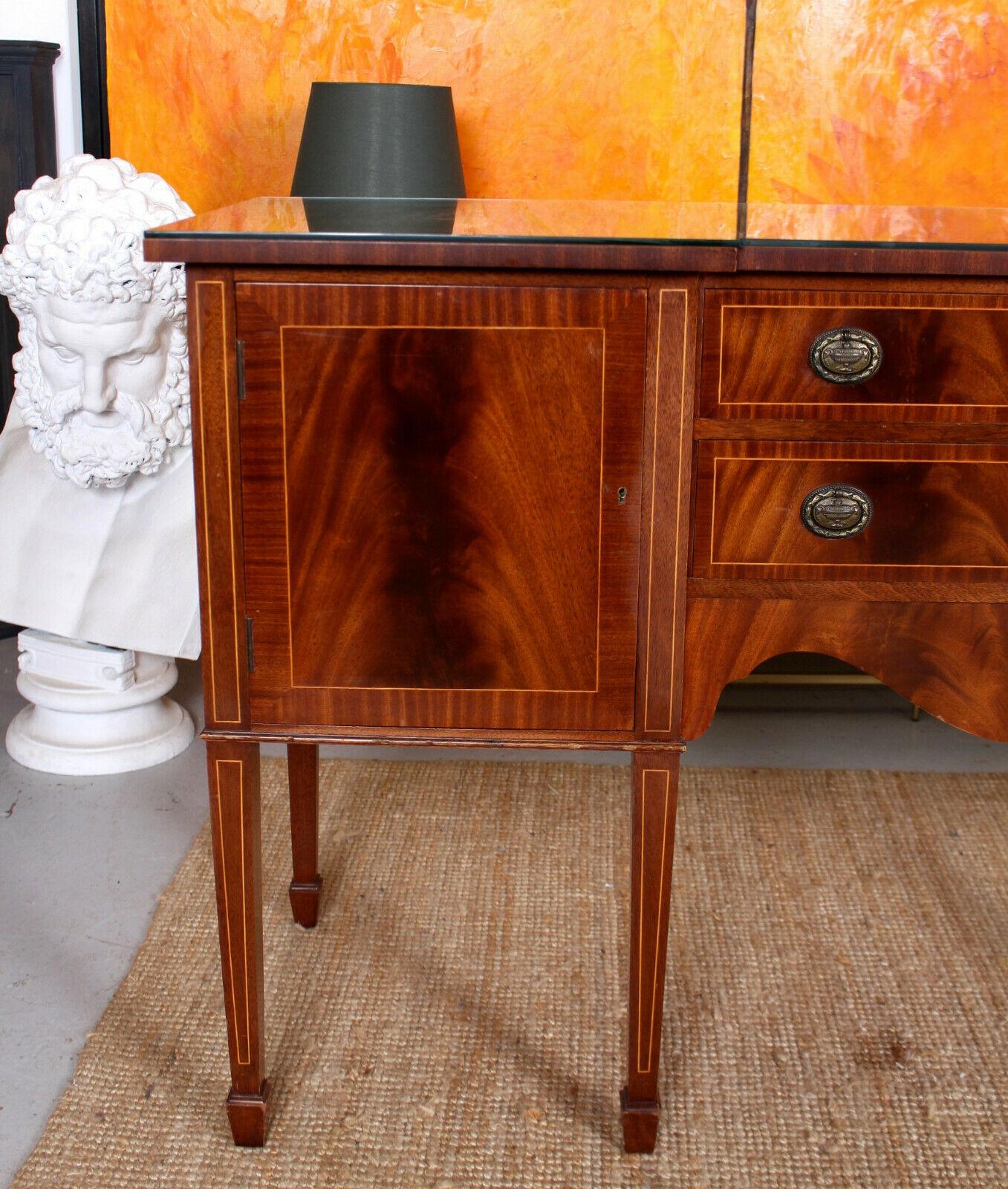 English Sideboard Fine Quality Inlaid Flamed Mahogany Credenza For Sale 4