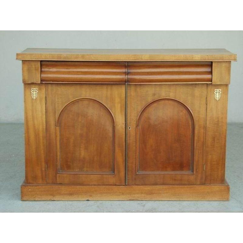 English sideboard in blond 1900 mahogany, height 83 cm, width 118 cm, depth 41 cm.

Additional information:
Style: English style
Material: Mahogany.