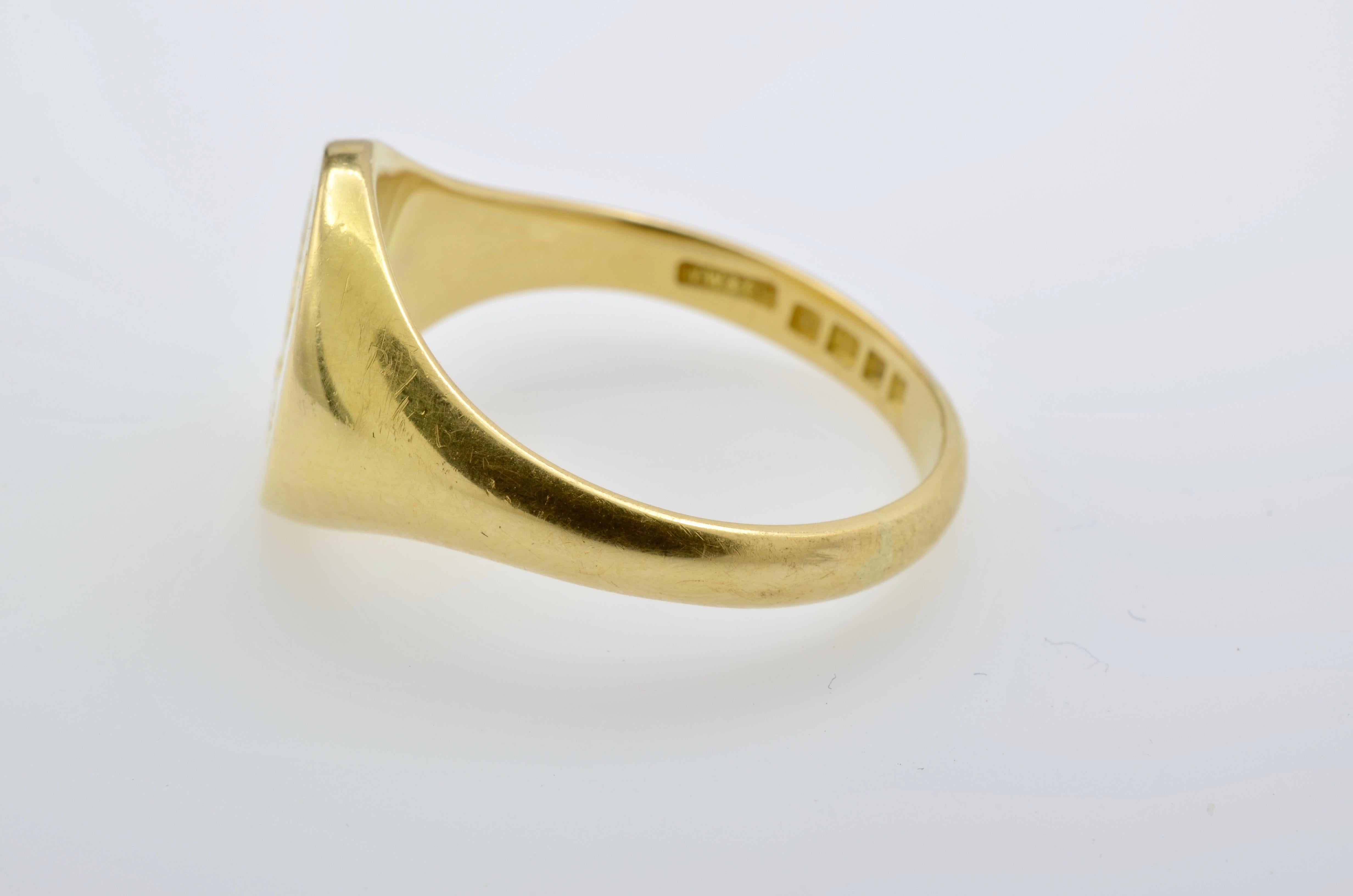 Modernist English Signet Ring London 18 Karat Yellow Gold Engraved and Stamped For Sale