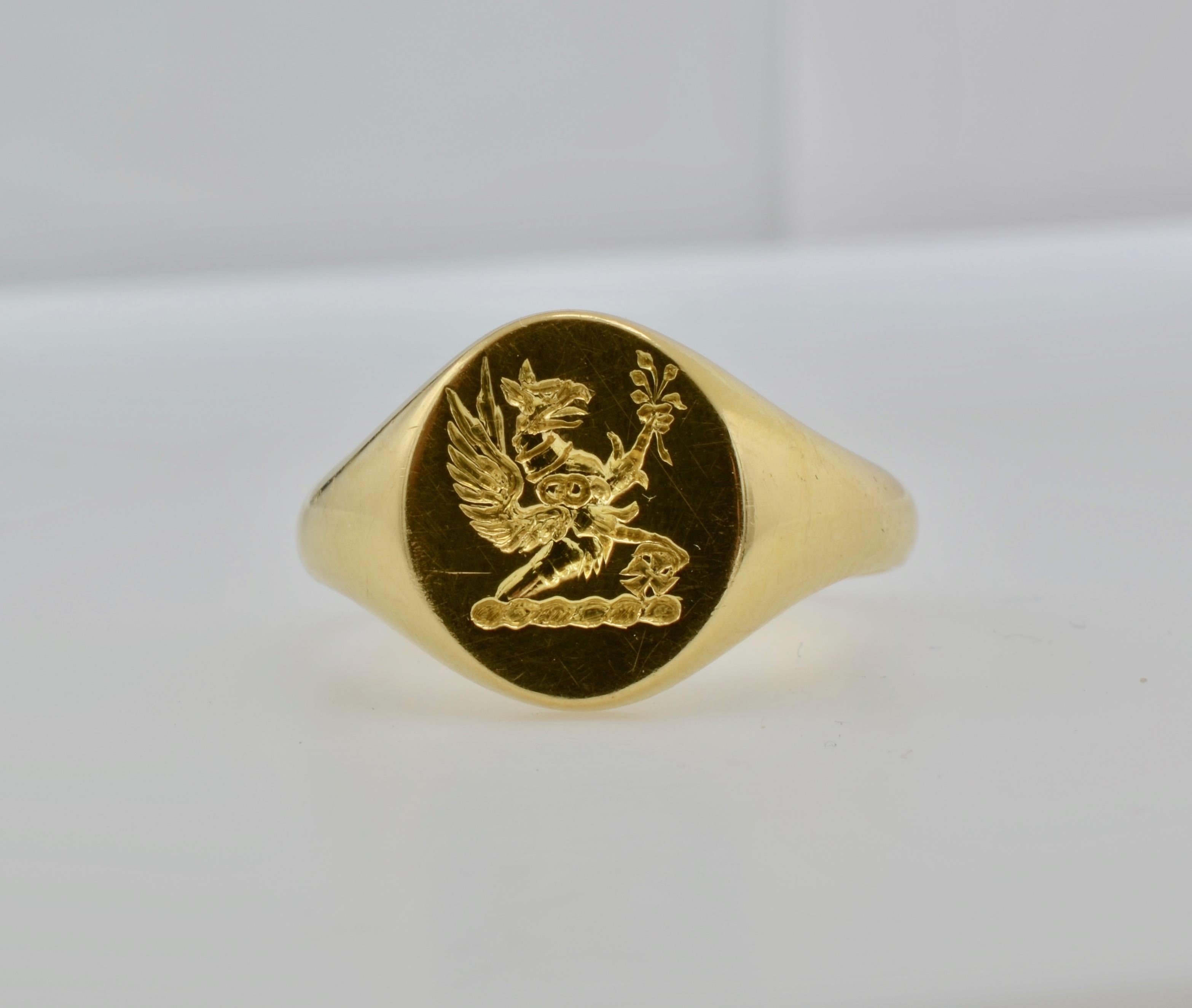 English Signet Ring London 18 Karat Yellow Gold Engraved and Stamped In Excellent Condition For Sale In Berkeley, CA