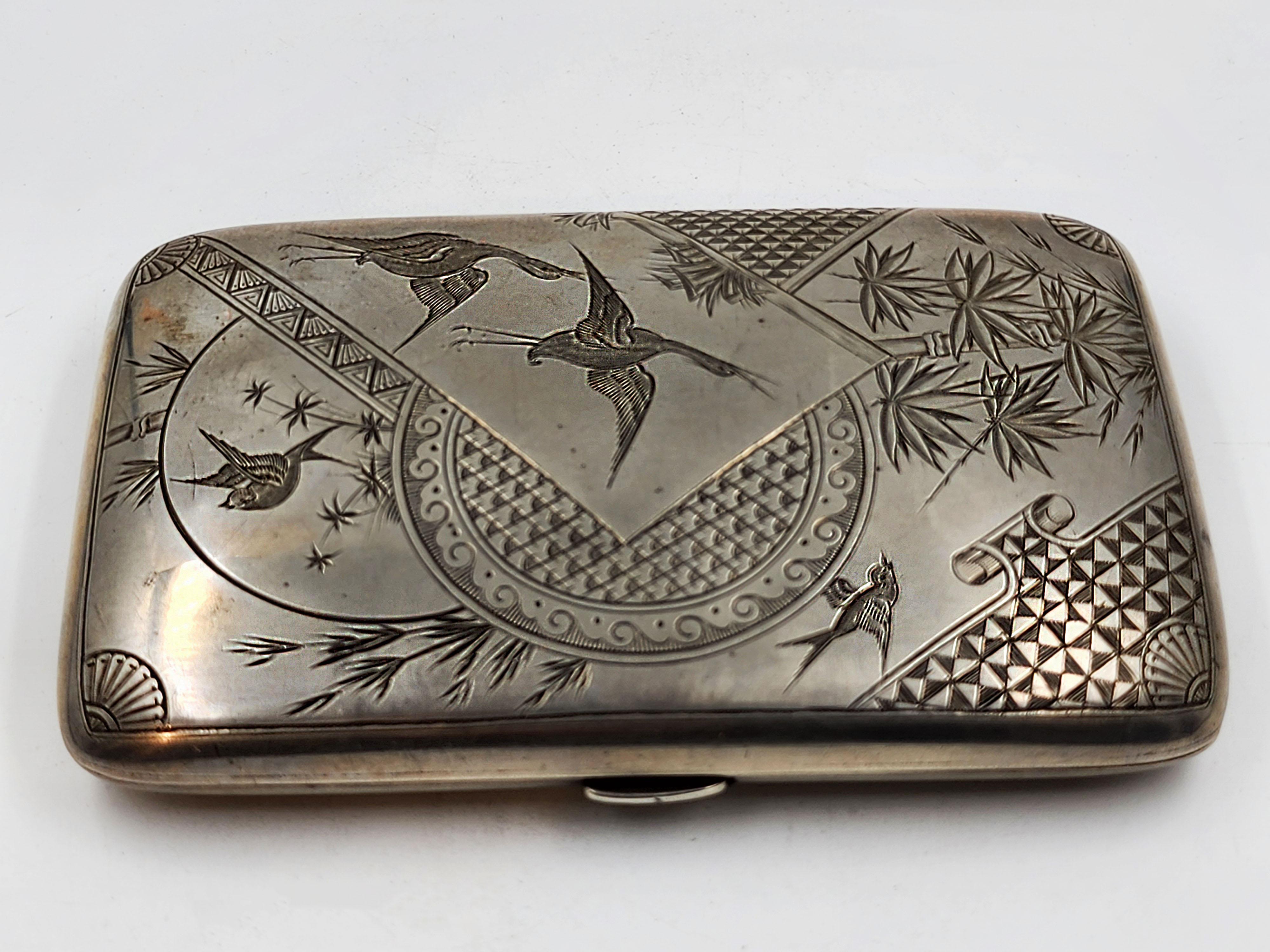 English silver and nickel snuff box, Birminhan, 19th century
This beautiful English silver cigar box, from the Victorian era, decorated with aesthetic taste. The eastern influence can be seen on both sides of the box with herons and birds etched