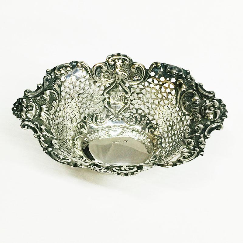 English Silver basket by Henry Moreton, 1900-1920 For Sale 1