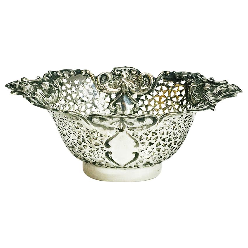 English Silver basket by Henry Moreton, 1900-1920 For Sale