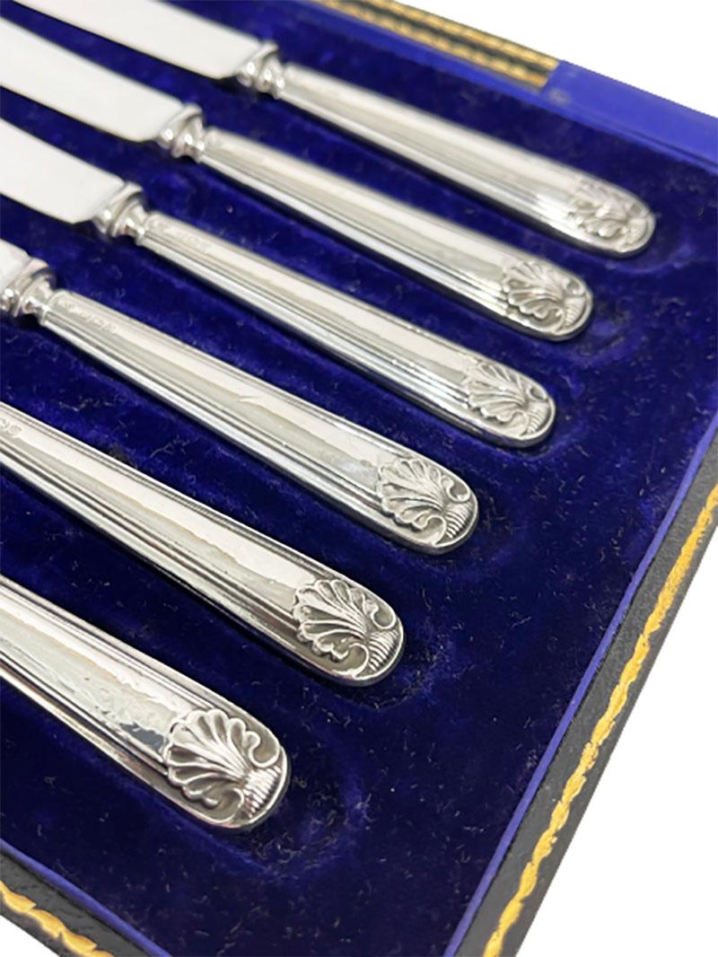 English Silver butter knifes by Maxfield & Sons Ltd, Sheffield 1913

Maxfield & Sons Ltd, Sheffield England ( 1909-1921) butter knifes with shell pattern
6 Silver knifes boxed in leather and velvet box
English hallmarked with Crown for