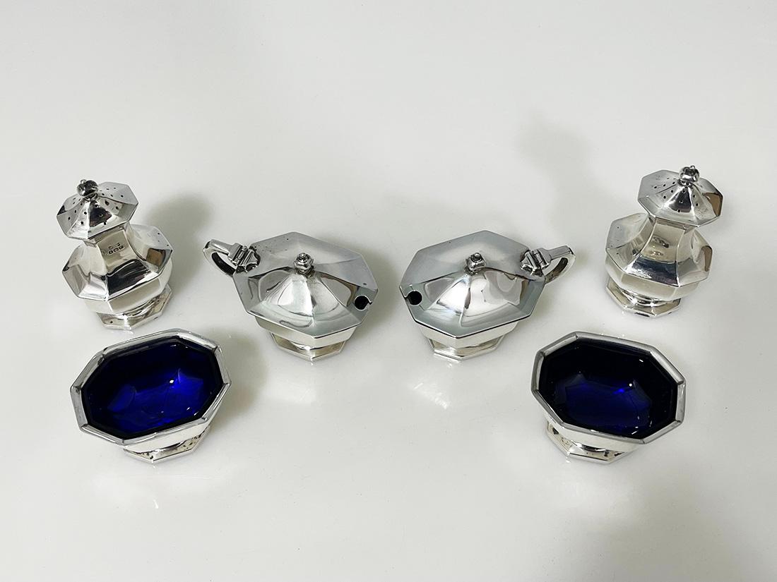 English Silver condiment set by Mappin & Webb, Birmingham, 1927 In Good Condition For Sale In Delft, NL