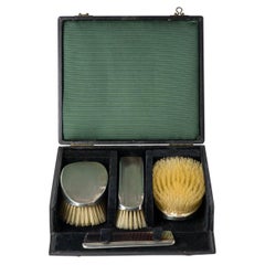 Ensemble de brosses anglais élégant en argent