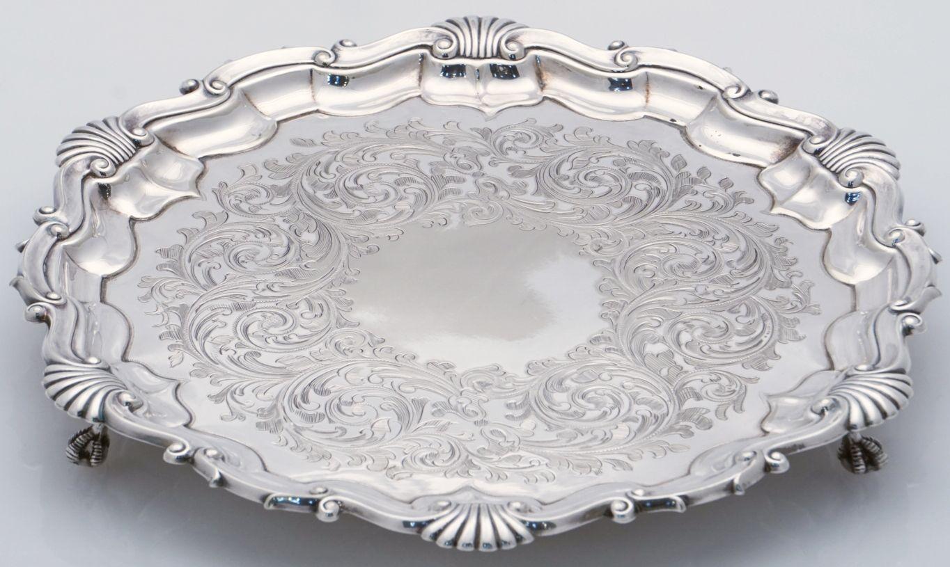 English Silver Footed Tray or Salver with Seashell Motif For Sale 1