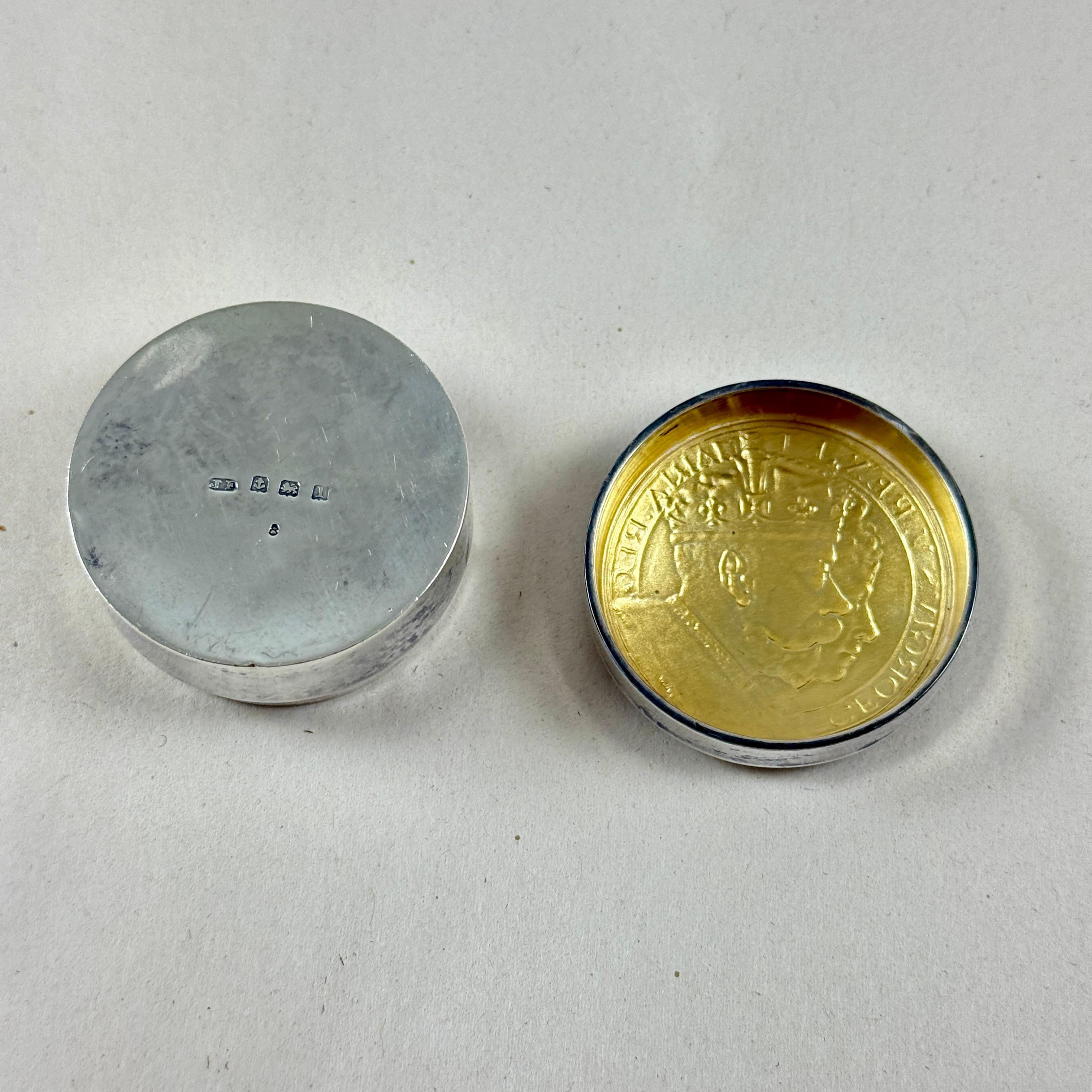 Pastillero de la Coronación de la Reina María Jorge V de plata inglesa, 1910 en Bueno estado para la venta en Philadelphia, PA
