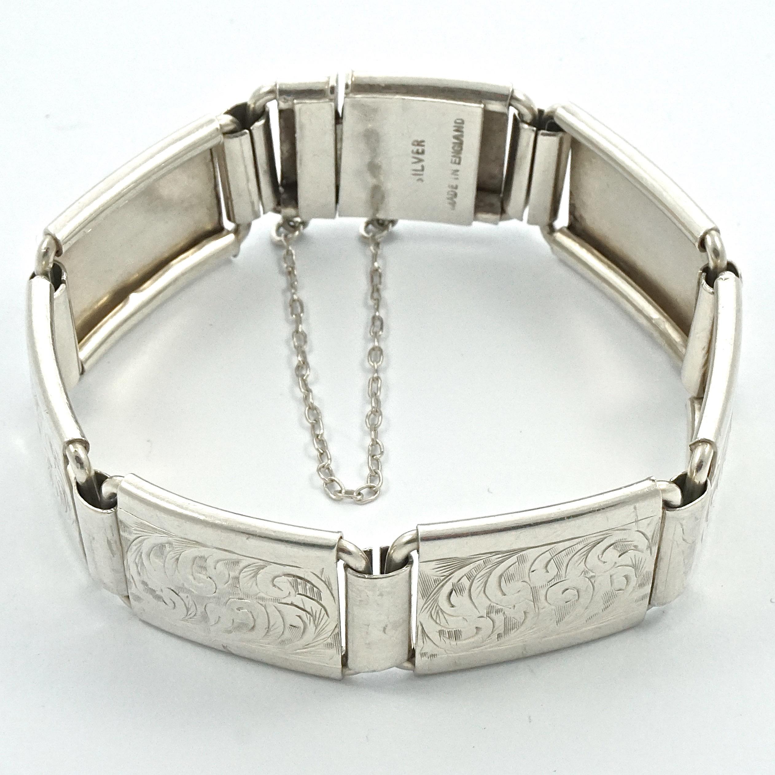 English Silver Hand Engraved Scroll Panel Link Bracelet circa 1960s In Good Condition For Sale In London, GB