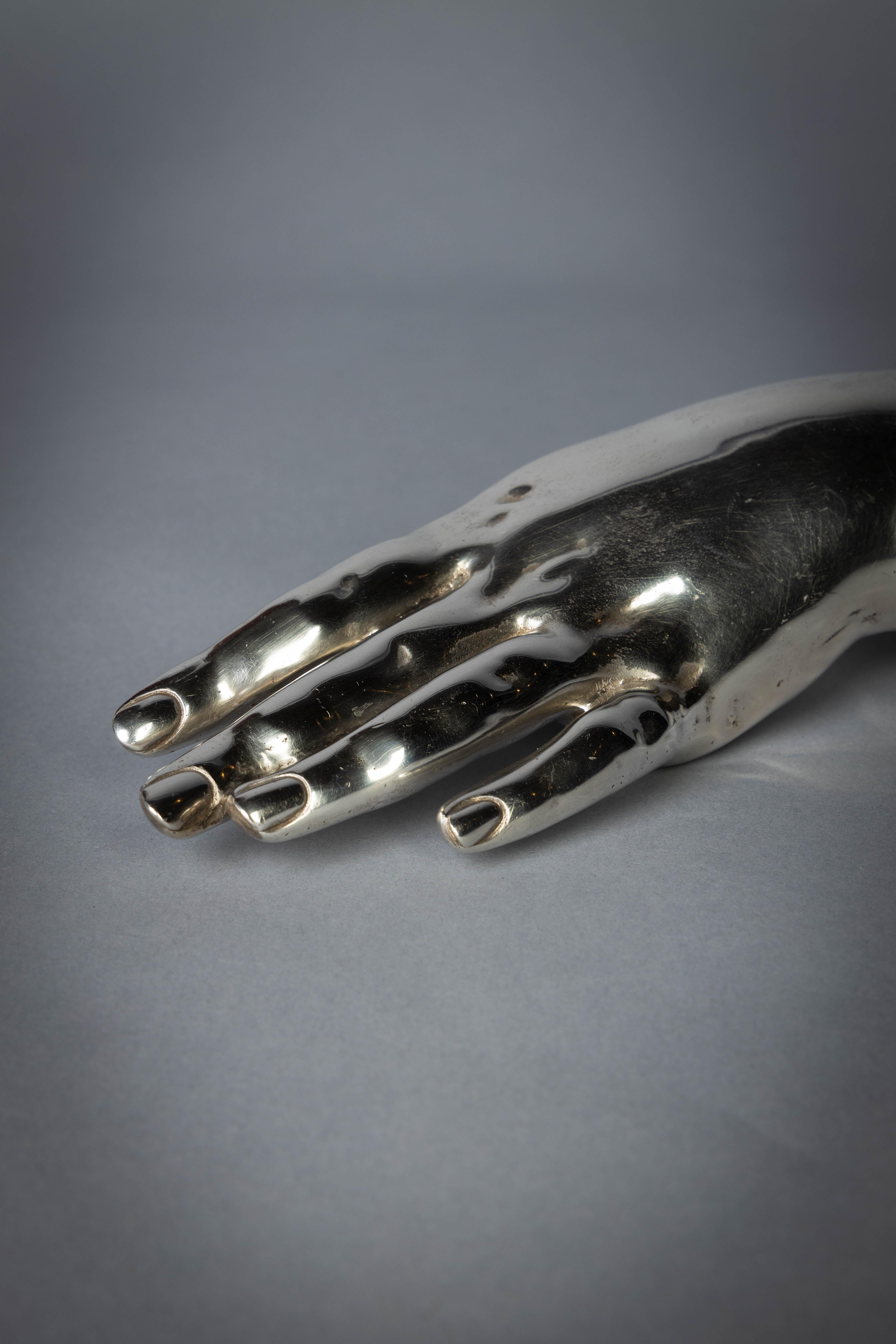 English Silver Hand, London, 1909 In Good Condition For Sale In New York, NY