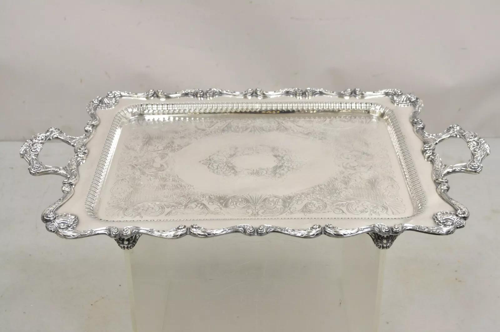 Vintage English Silver Mfg Gran Bandeja Victoriana Ornamentada Chapada en Plata para Servir. El artículo presenta una galería perforada, asas gemelas ornamentadas, centro con diseño grabado, construcción grande y pesada, sello original .Circa