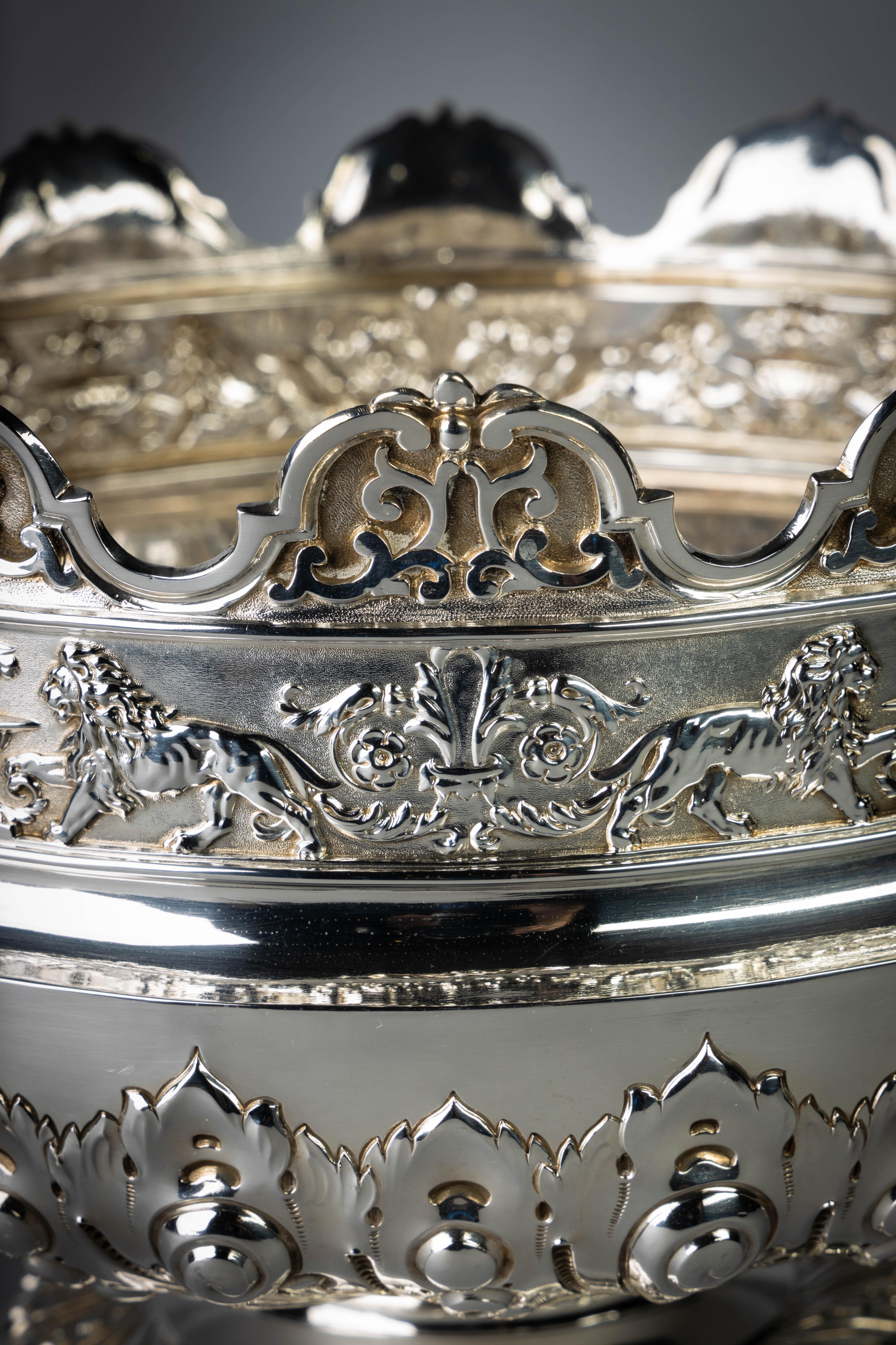 English Silver Monteith In Good Condition For Sale In New York, NY