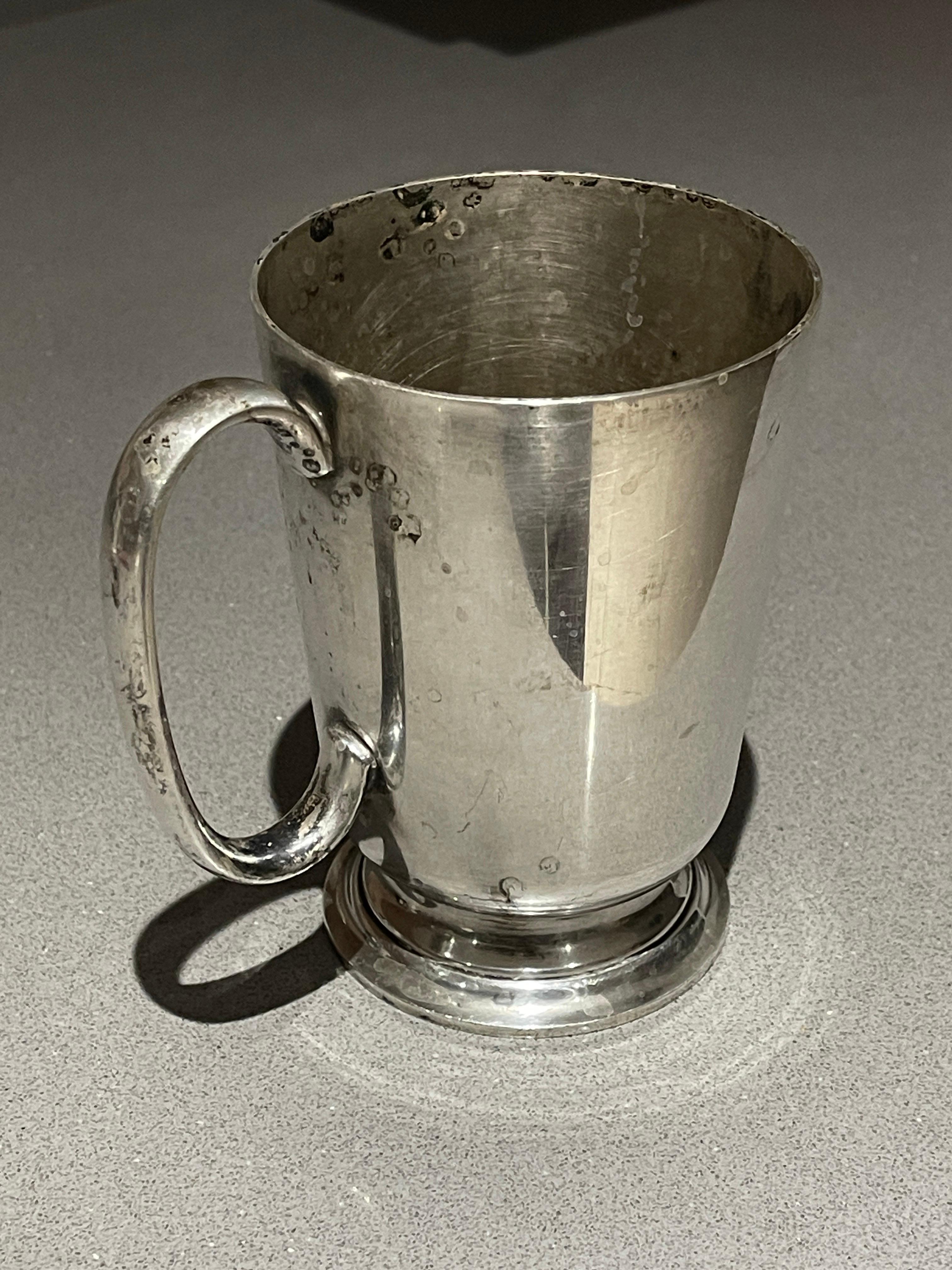 19th-century English silver plated mug or cup with handle. Measures: 5.5
