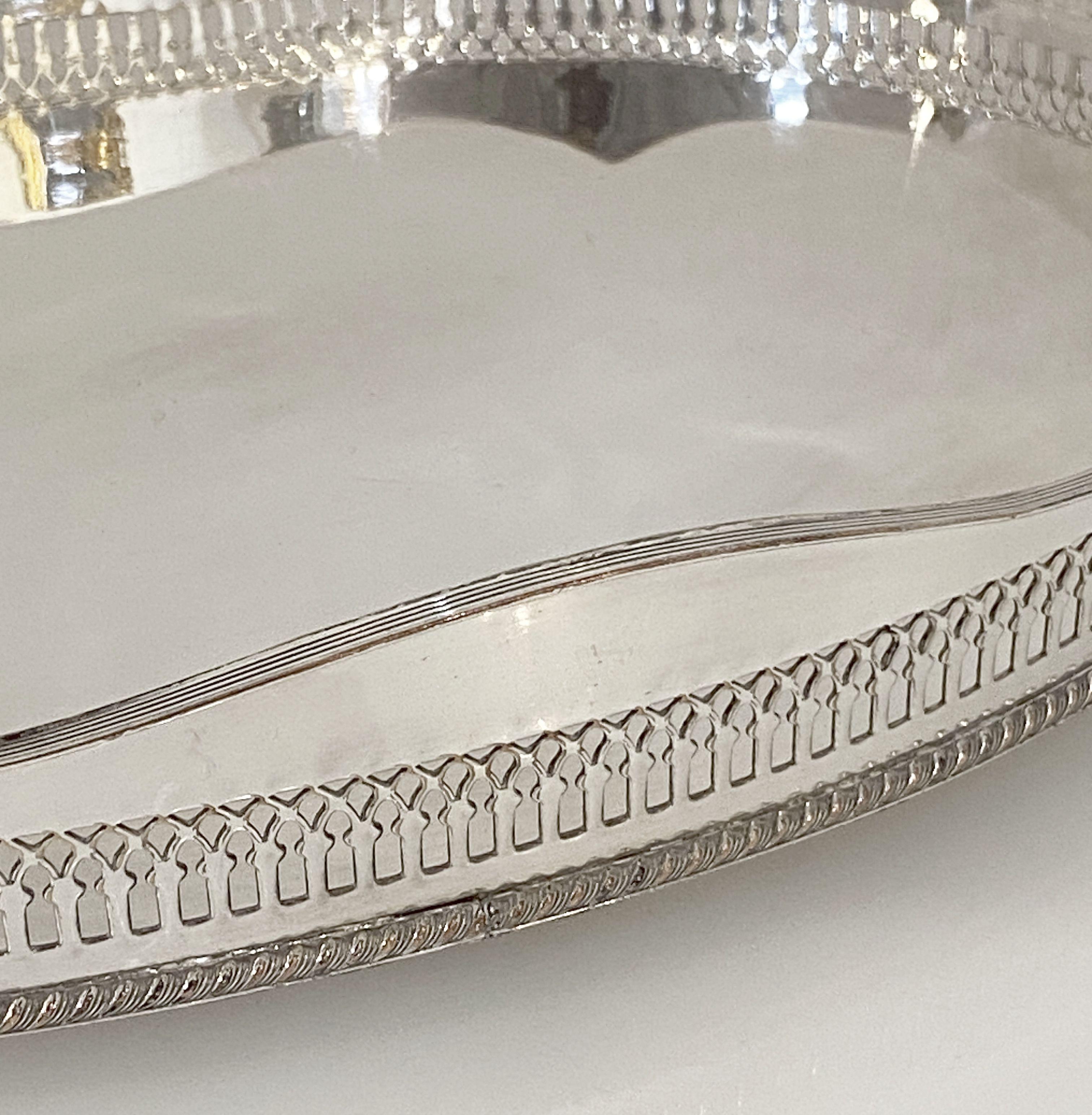 English Silver Oval Gallery Serving or Drinks Tray In Good Condition For Sale In Austin, TX