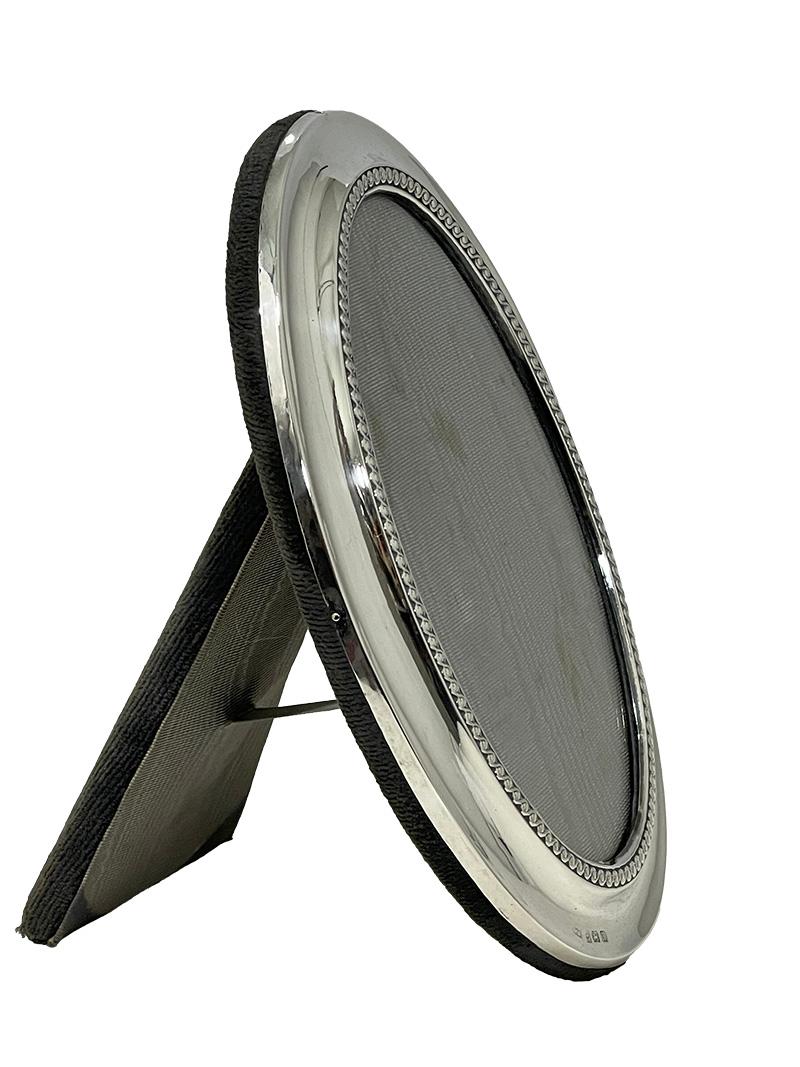 English silver picture frame attributed to Henry Matthews, 1922 For Sale 3