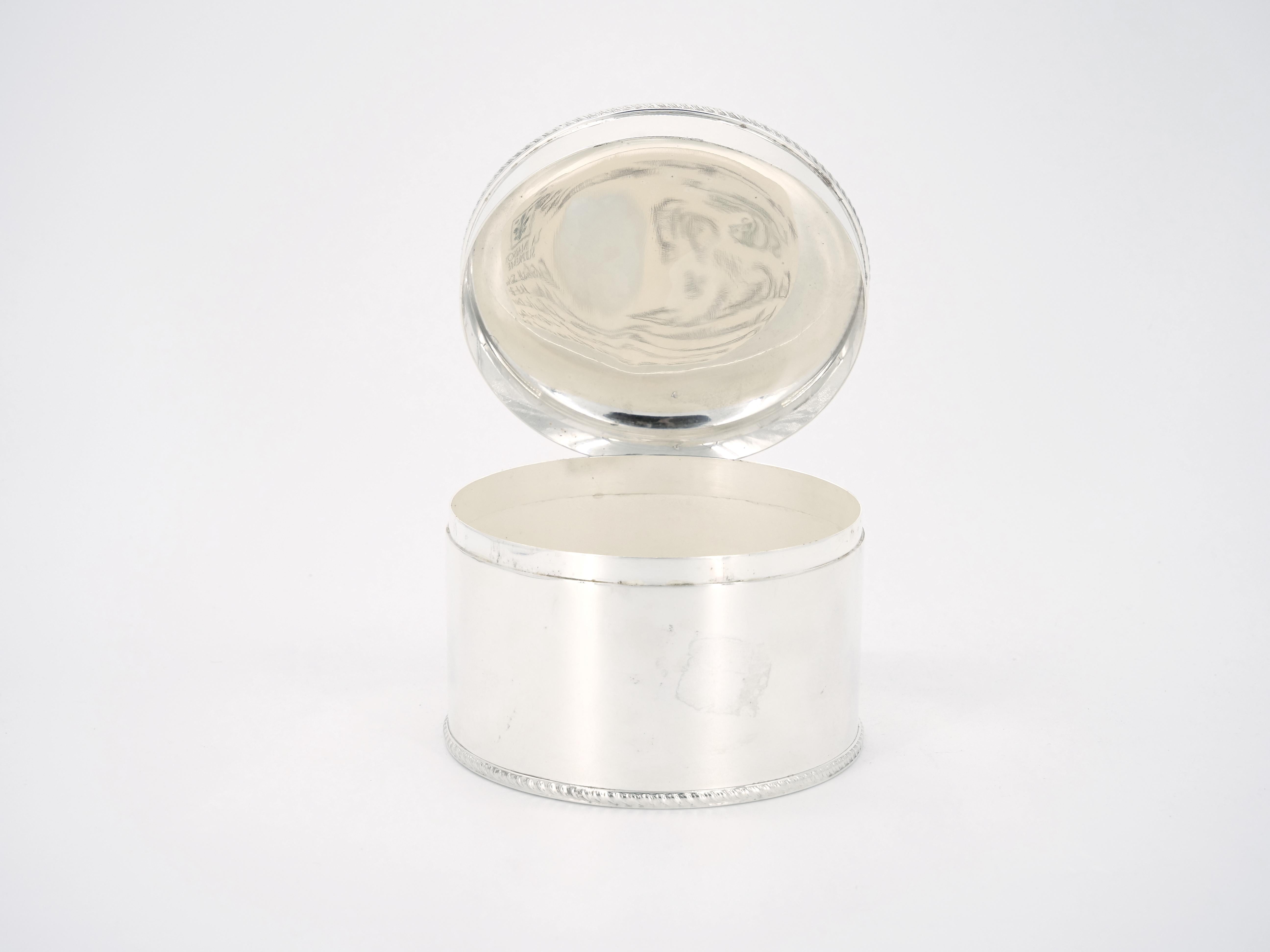 
Here is this English silver plate art deco style round shape covered cigarette / tobacco box, a must have accessory for the discerning aficionado. This exquisite box seamlessly combines elegance and functionality, making it perfect for storing and