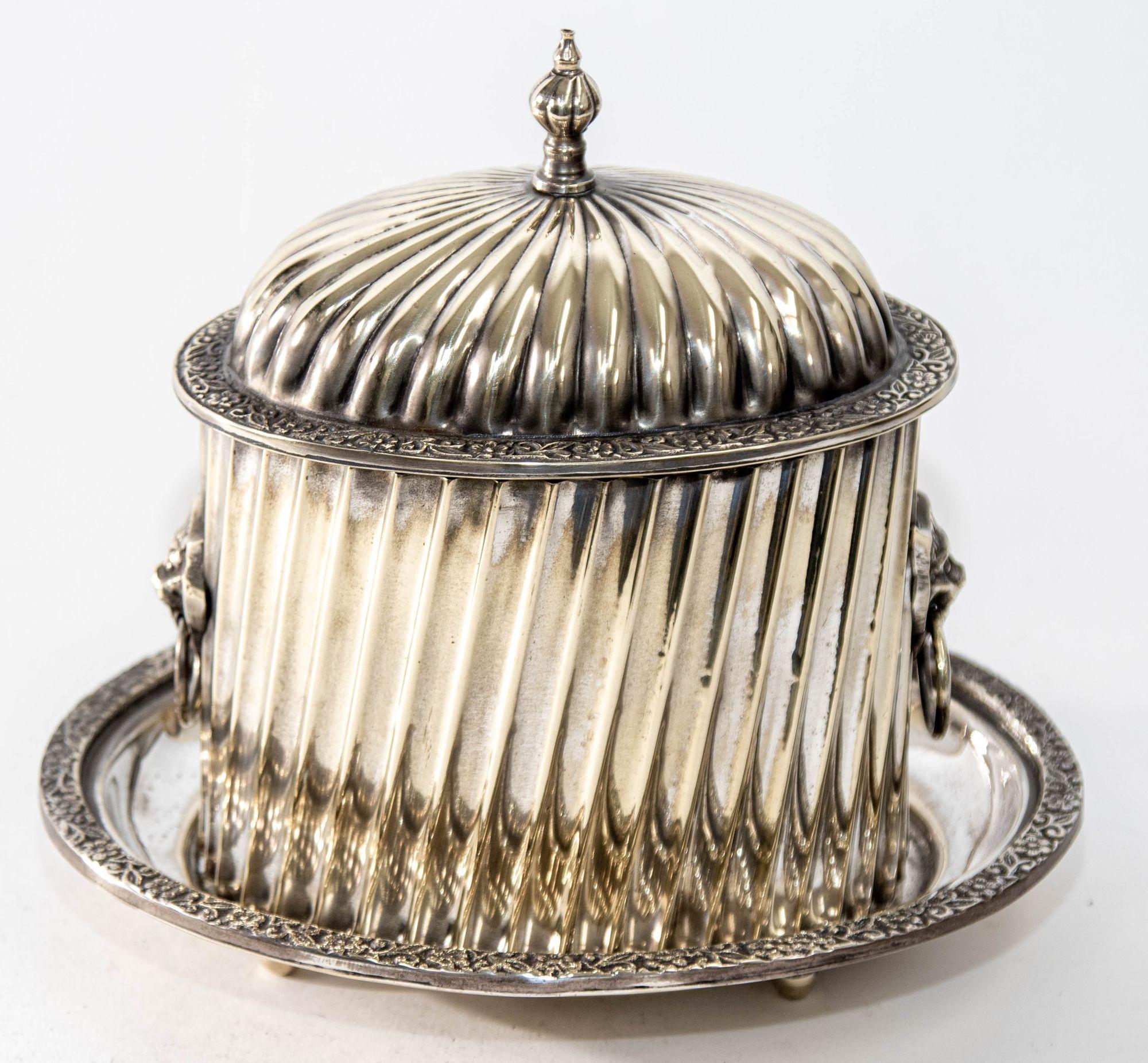1950s English Sheffield silver plate covered biscuit box, tea caddy with lion head handle.
Beautiful English silver plate covered biscuit box, tea caddy with footed gallery tray and exterior design details.
Elegant Reticulated brass silver plated