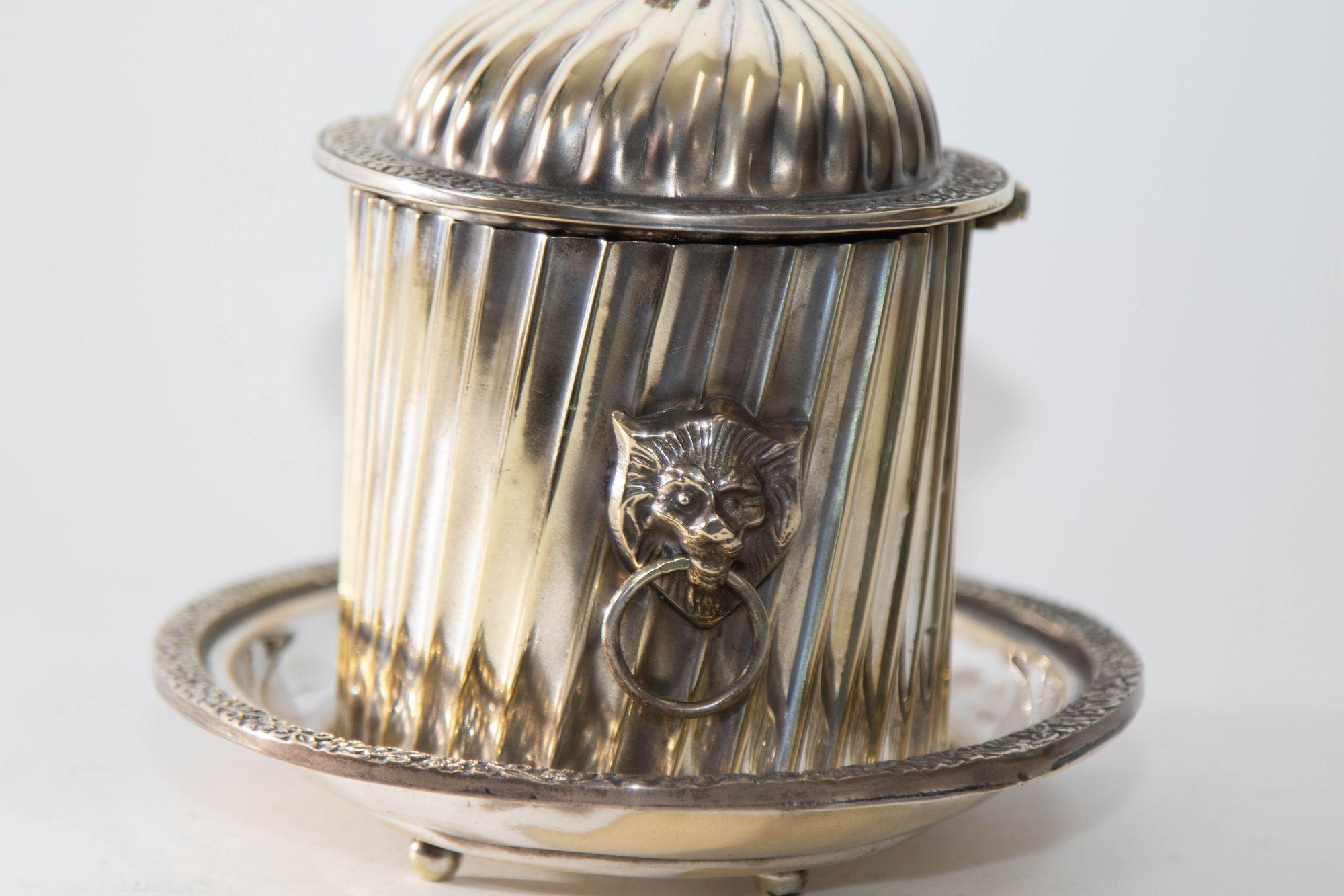 English Silver Plate Biscuit Box with Footed Plate and Lion Head Handles In Good Condition In North Hollywood, CA