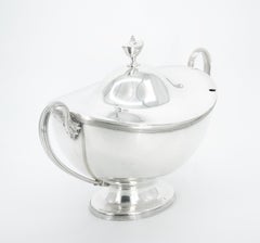 Soupière couverte en forme de bateau en métal argenté anglais