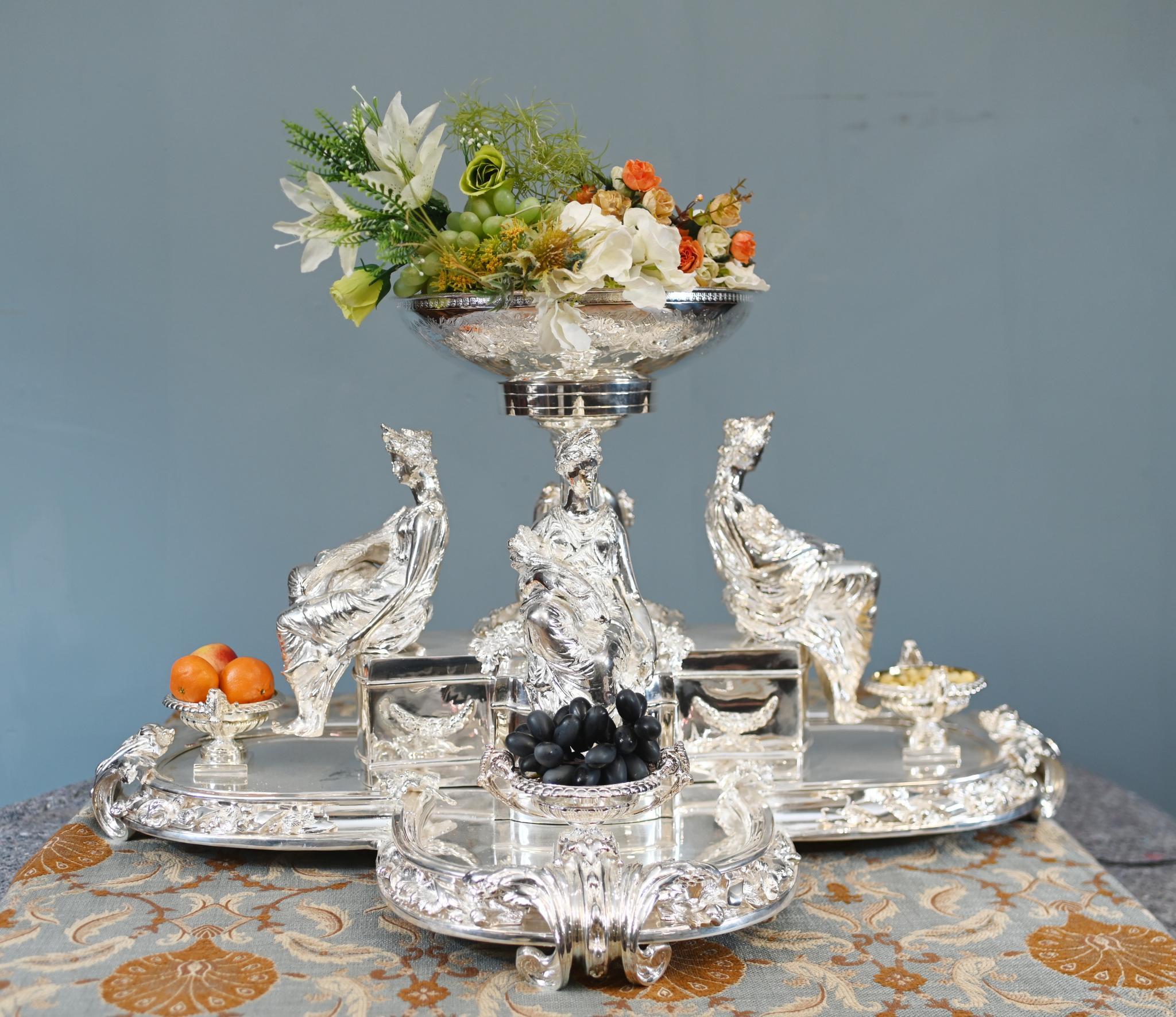 English Silver Plate Centrepiece Monumental Platter Dish Epergne 1930 For Sale 5