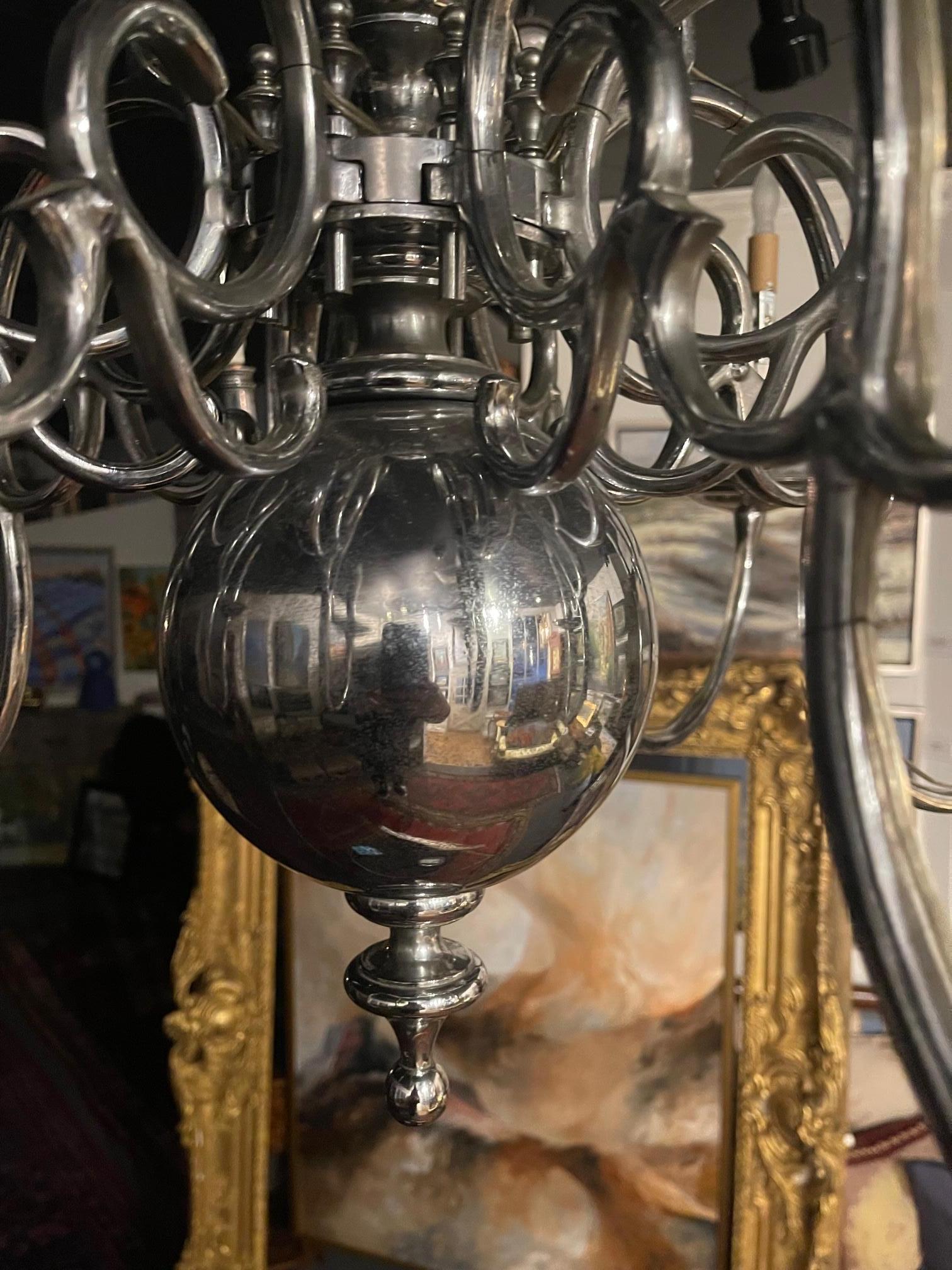 Lustre anglais à huit lumières en métal argenté, début du XXe siècle en vente 4