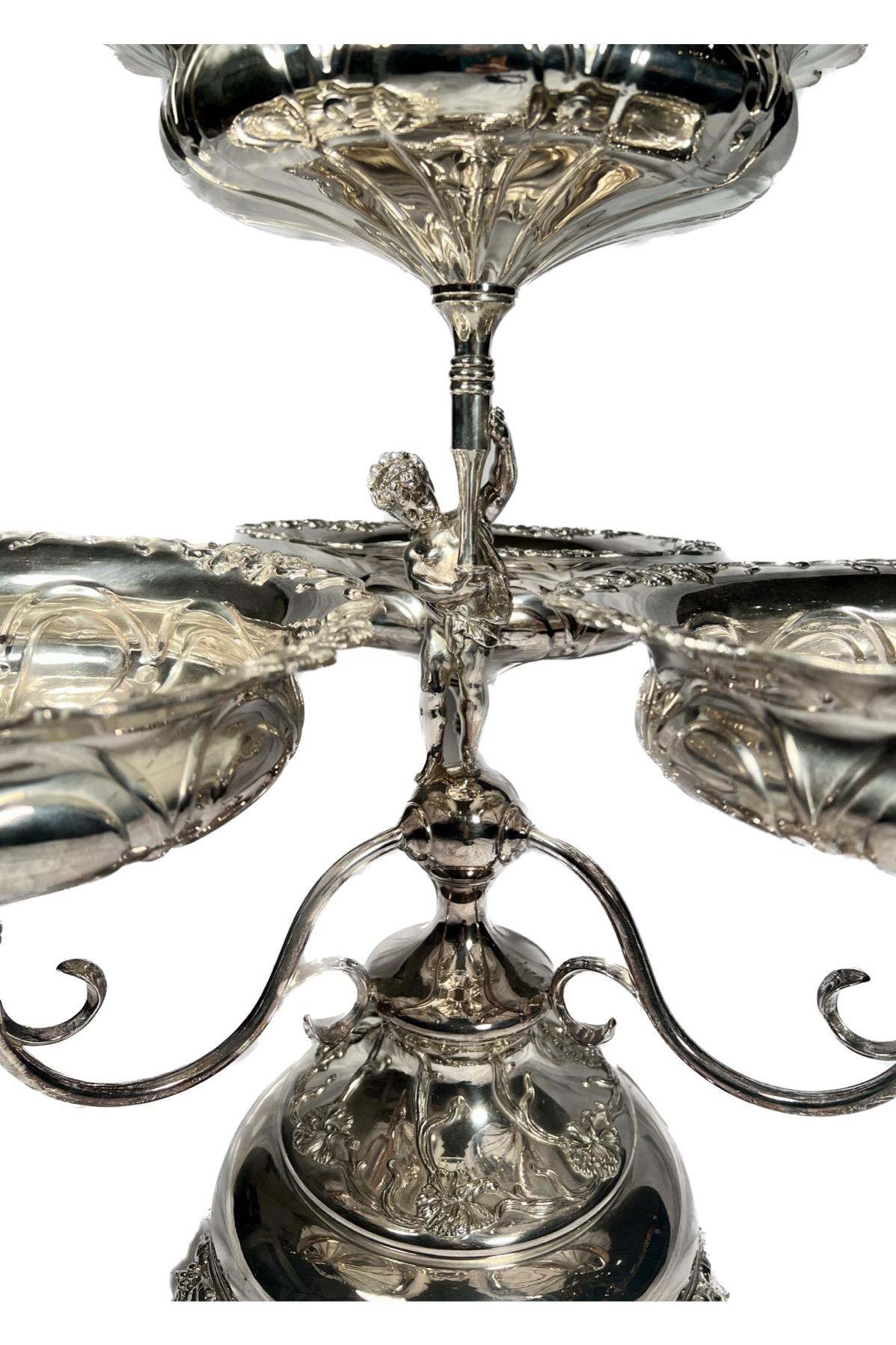 English Silver Plate Epergne circa 1950s In Good Condition For Sale In New Orleans, LA