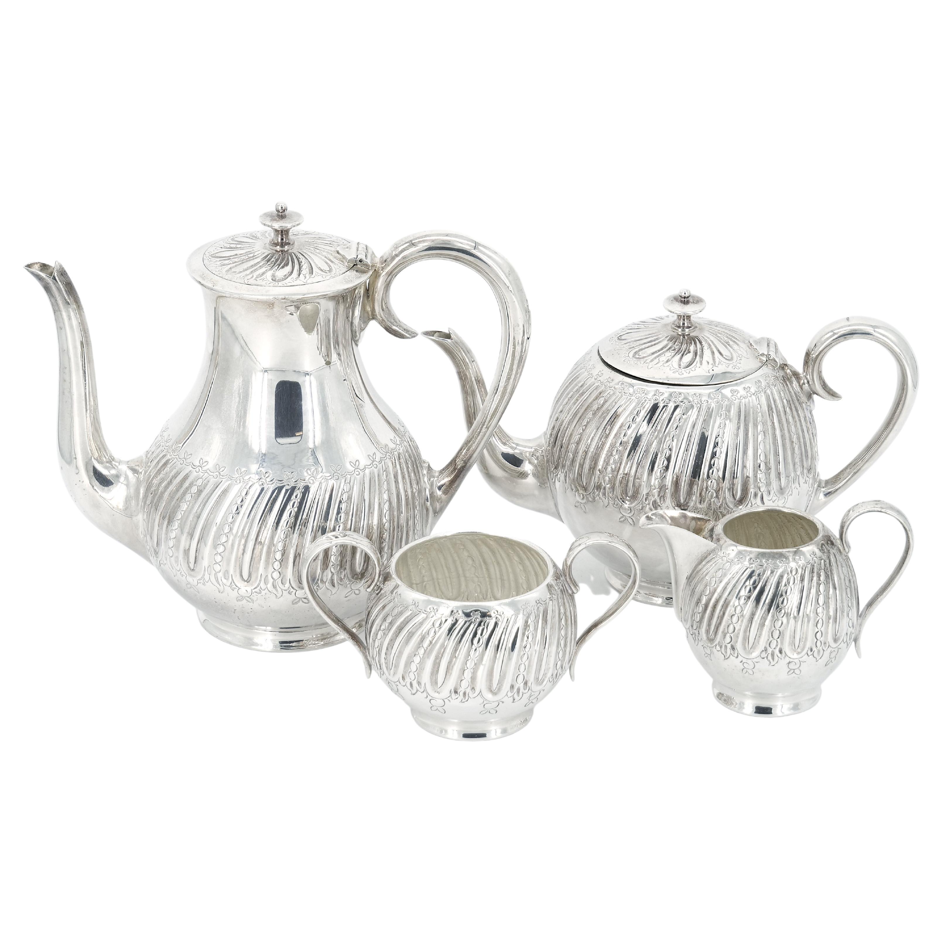 English Silver Plate / Exterior Engraved Decorations Vier Pieces Tee & Kaffee Set