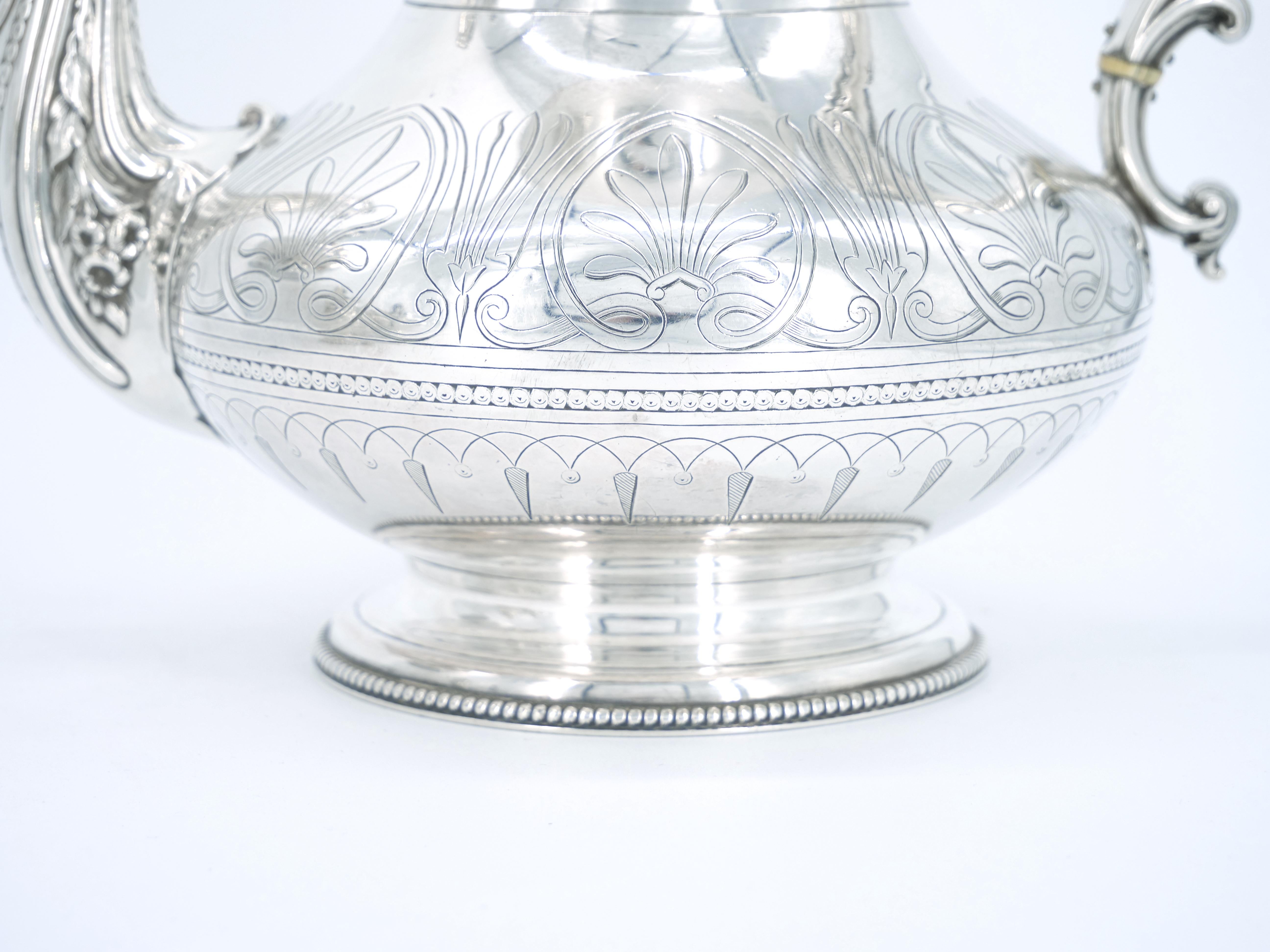 Doré Service à thé/café quatre pièces en argent anglais / Détails extérieurs gravés en vente