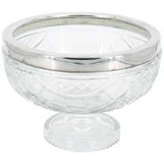 Plato de plata inglés con tapa enmarcada y pie de cristal tallado