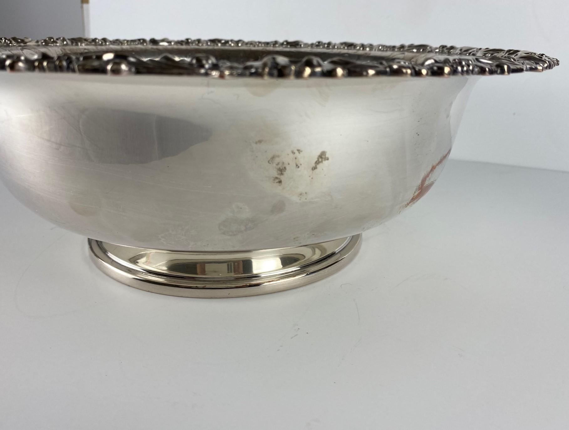 English Silver Plate Large Bowl In Good Condition For Sale In Pomona, CA