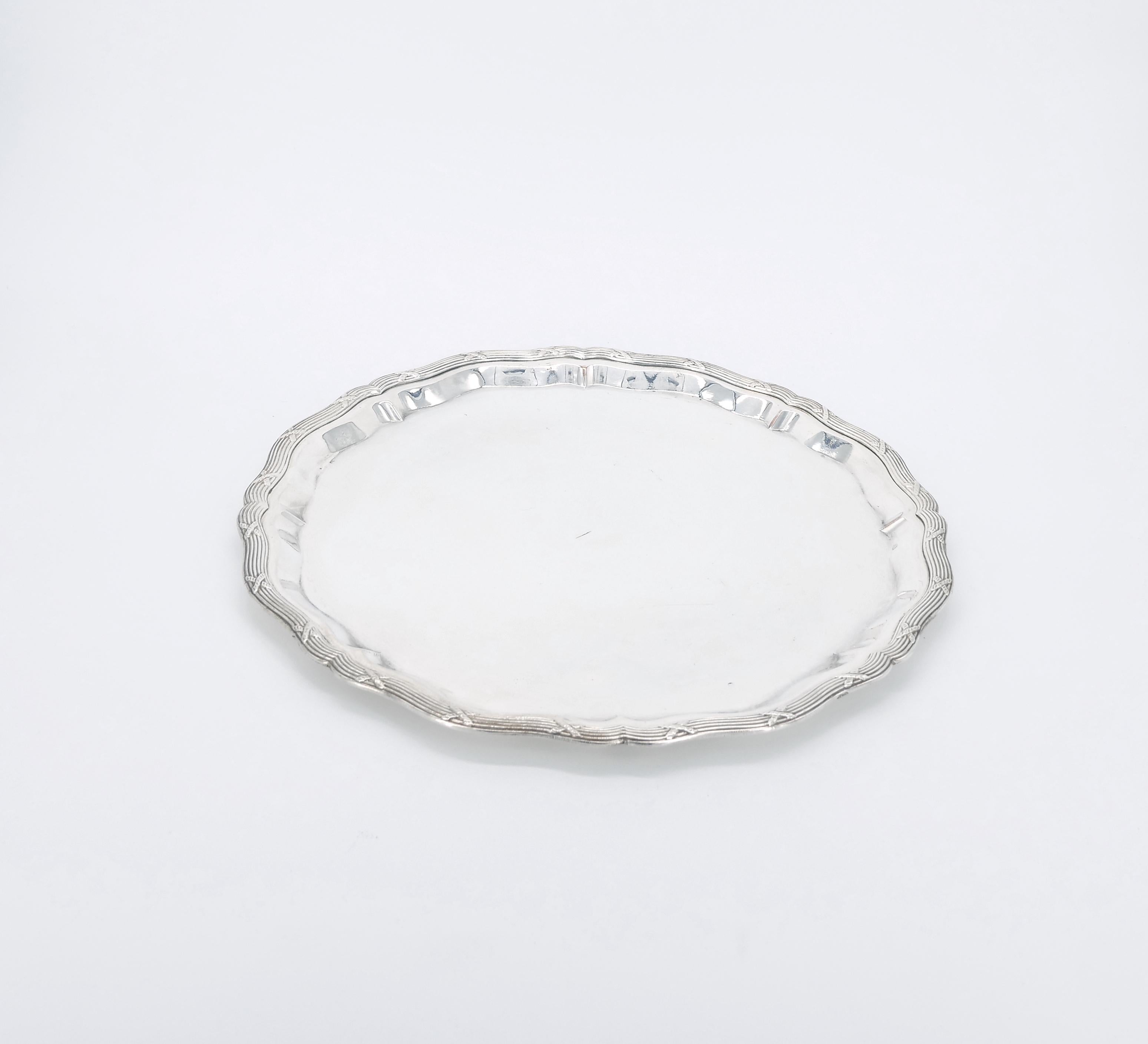 English Silver Plate Round Shape Barware / Tableware Serving Tray For Sale 1