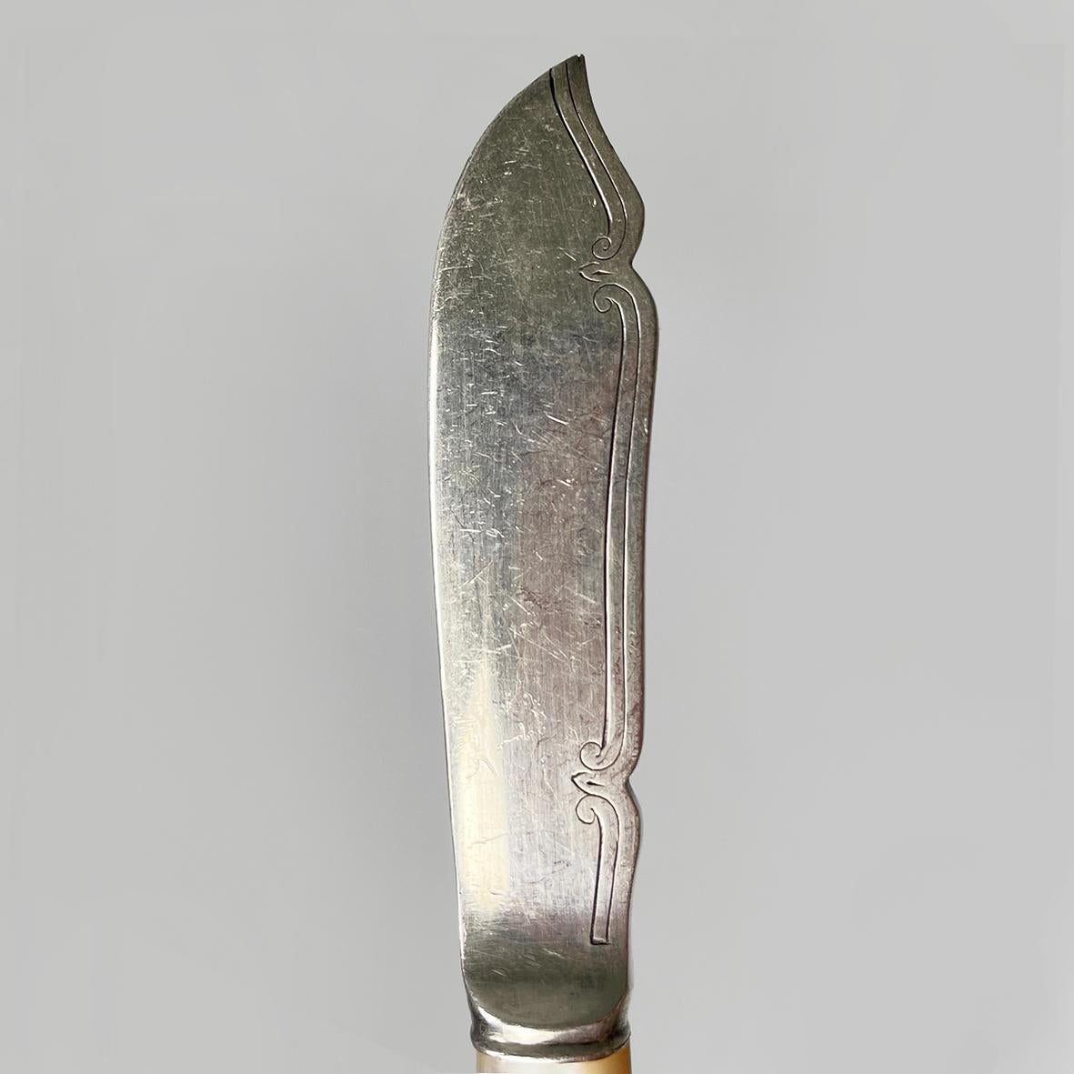 Mid-Century Modern English silver-plated and Bakelite knifes by Mappin and Weeb, 1950s For Sale