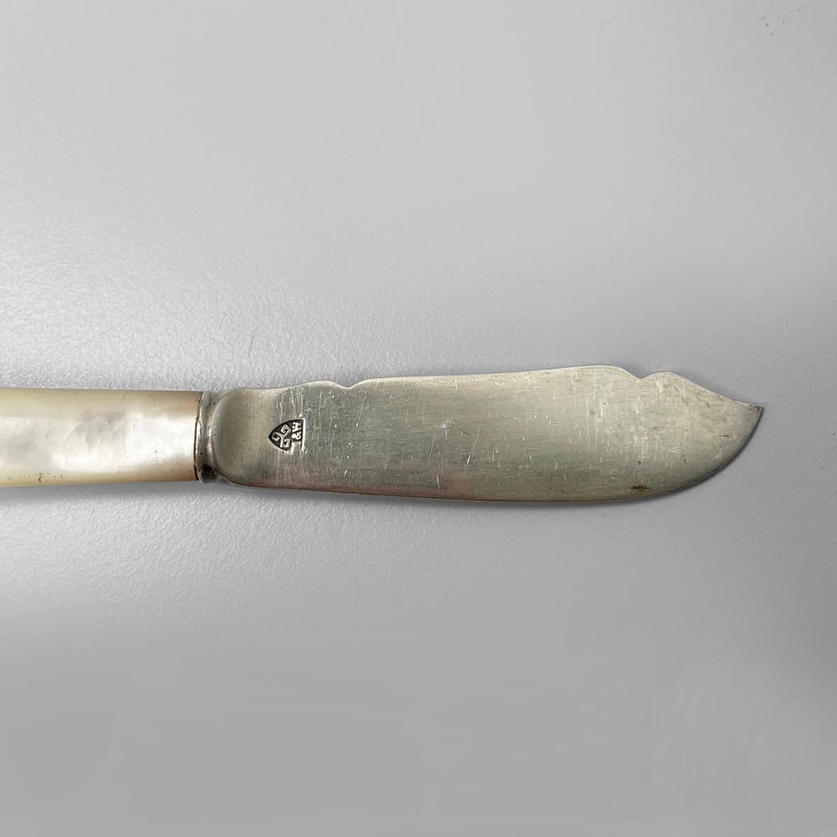 Metal English silver-plated and Bakelite knifes by Mappin and Weeb, 1950s For Sale