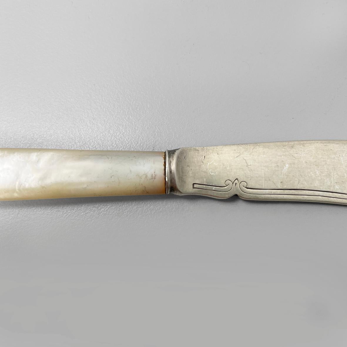 English silver-plated and Bakelite knifes by Mappin and Weeb, 1950s For Sale 1