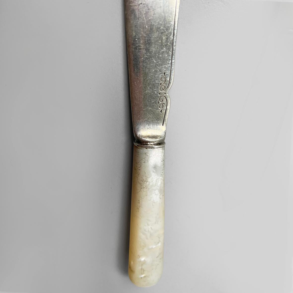 English silver-plated and Bakelite knifes by Mappin and Weeb, 1950s For Sale 2