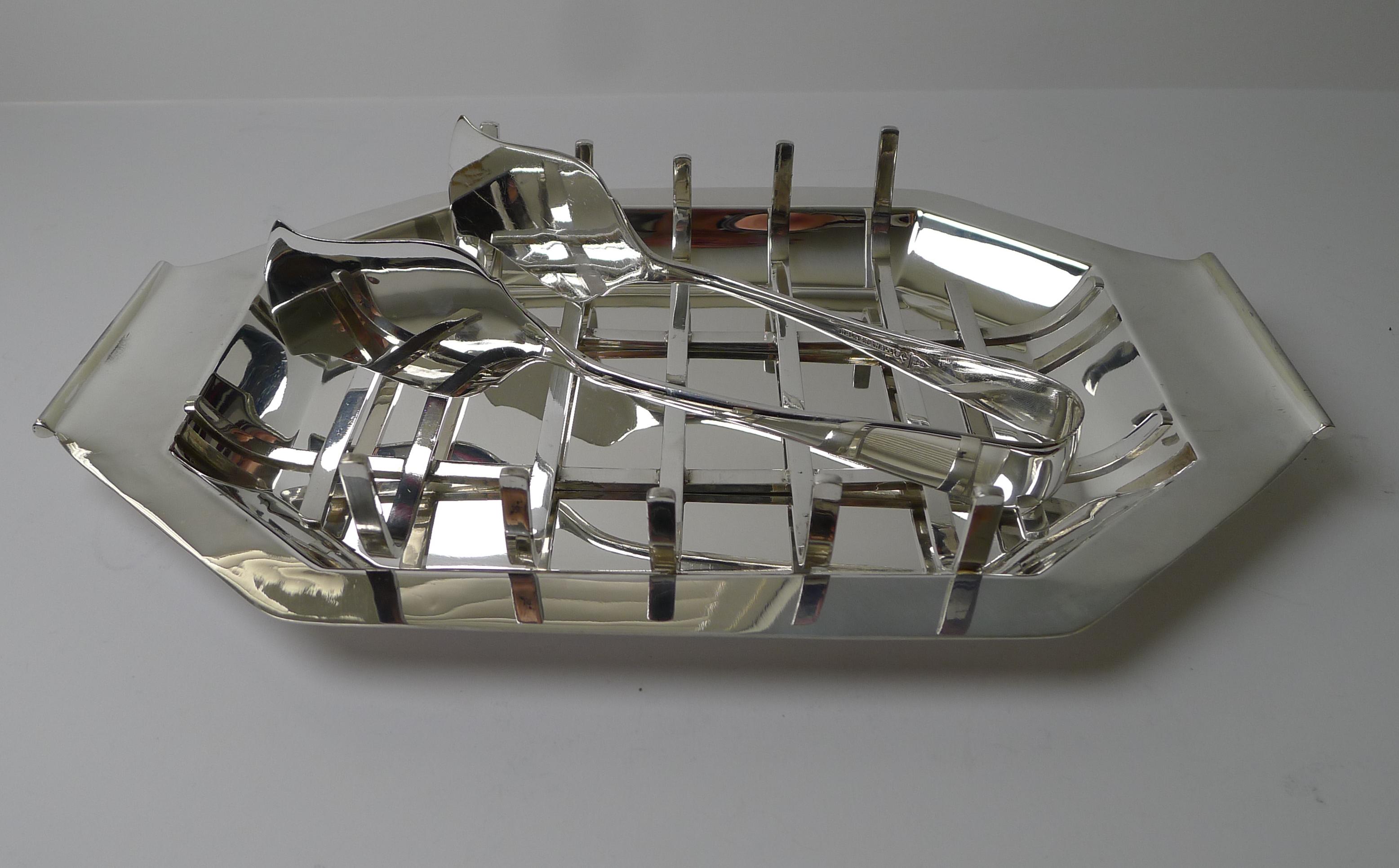 English Silver Plated Asparagus Serving Set by Walker and Hall For Sale 3
