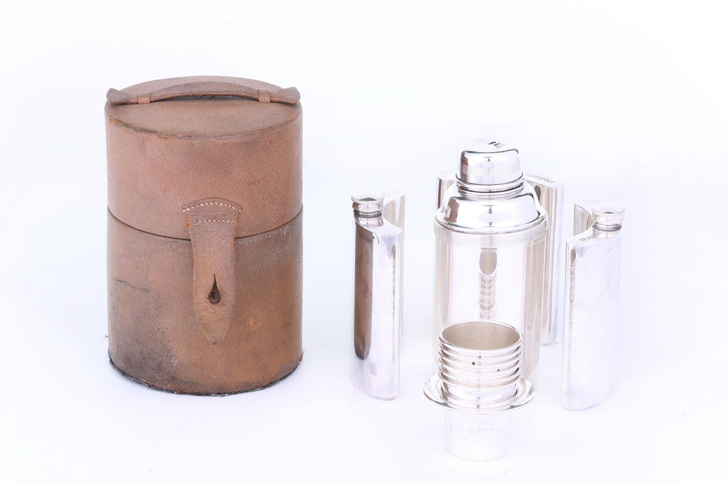 English Silver Plated Barware Cocktail Shaker Set In Good Condition In Tarry Town, NY
