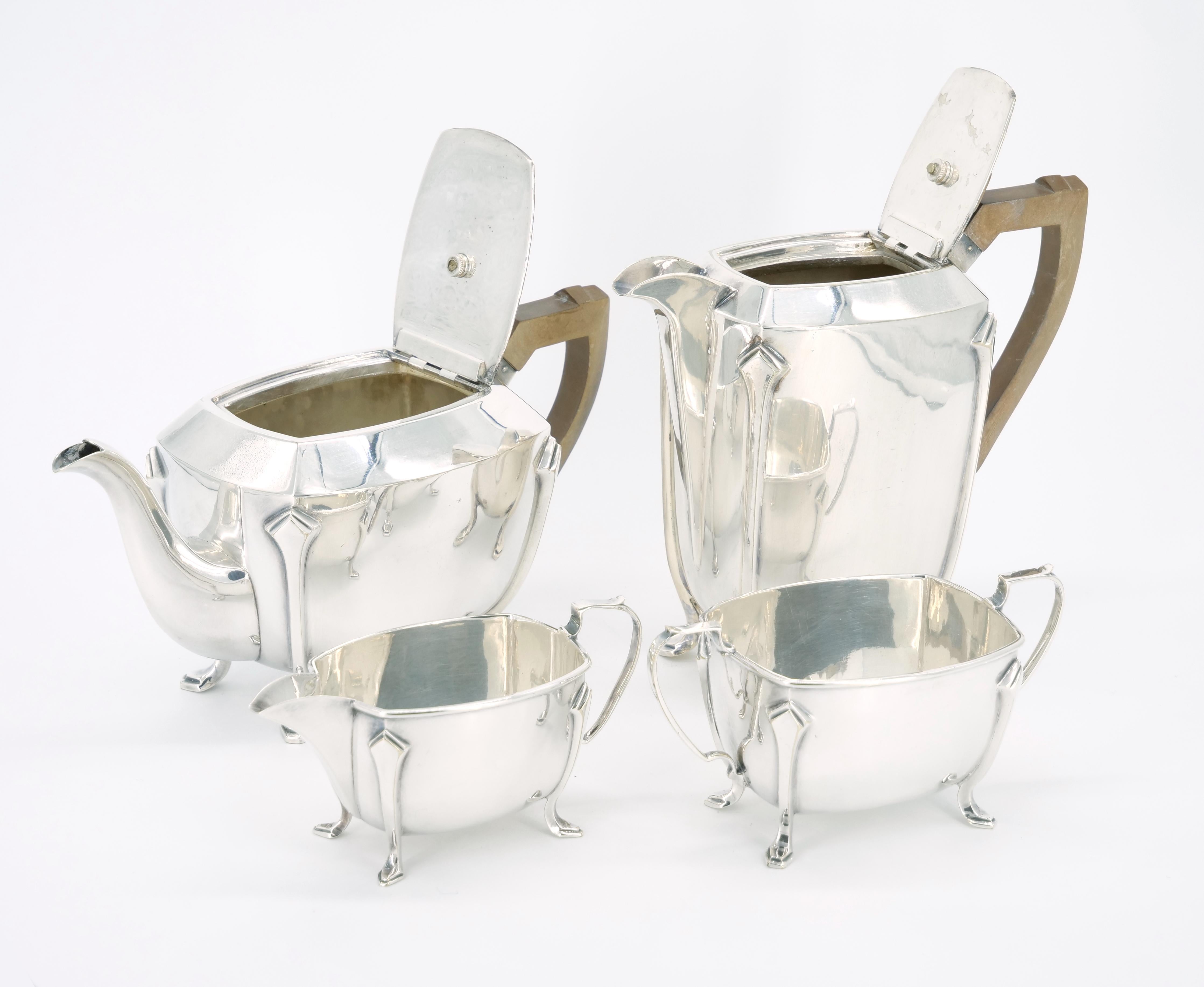 20ième siècle Service à thé / café / plateau quatre pièces en métal argenté avec manche en os en vente