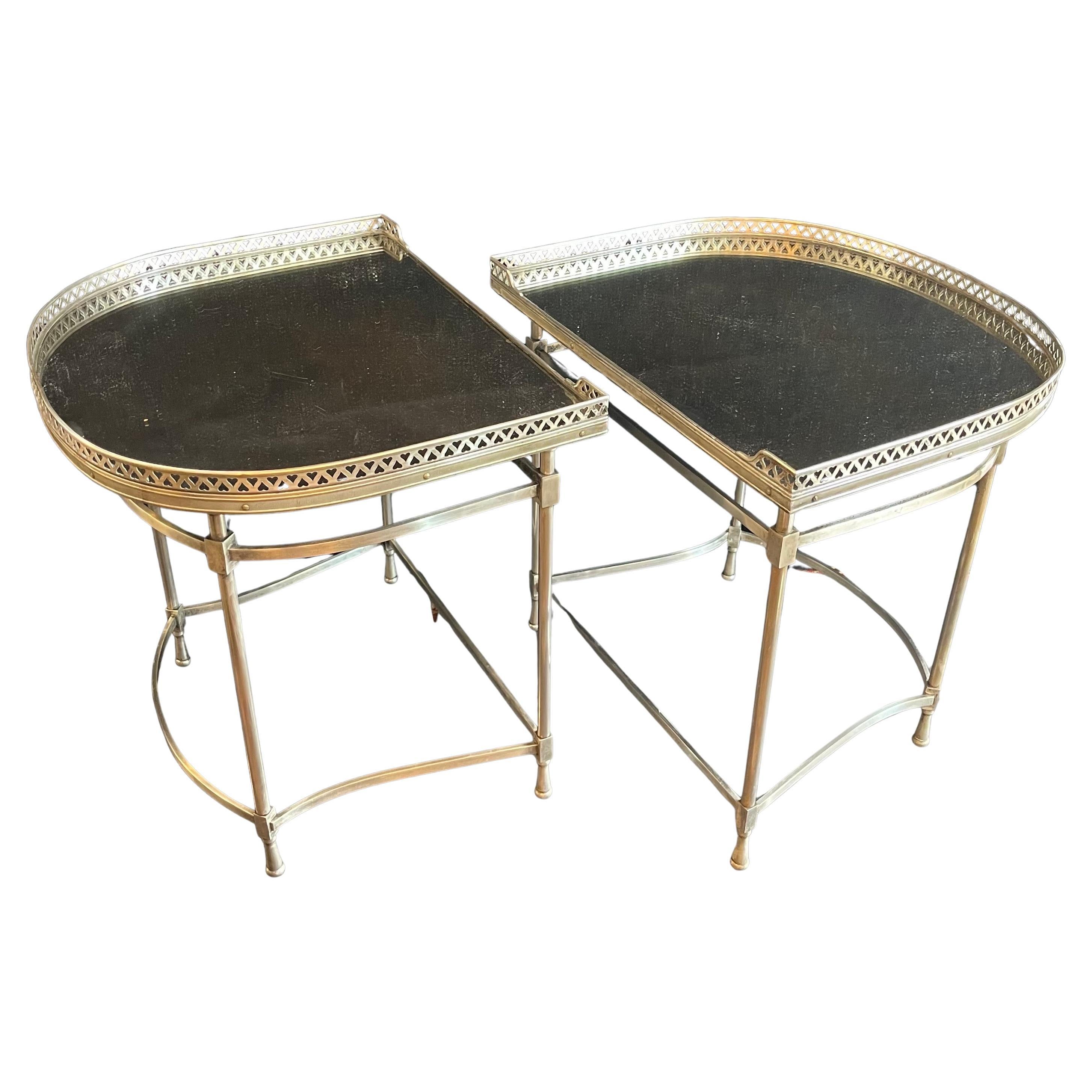 Cocktail Tables inglese in bronzo placcato argento a due parti Gallery con specchio in vendita