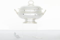 Englische versilberte Suppenterrine mit Deckel