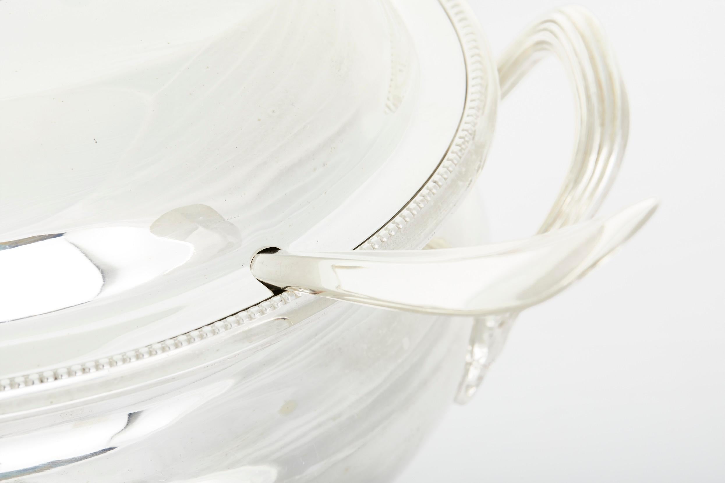 Sopera inglesa con tapa bañada en plata Inglés en venta