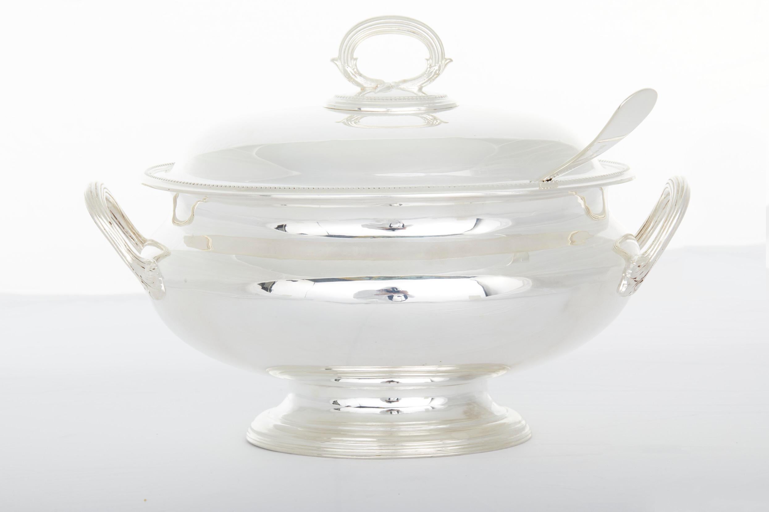 English Silver Plated Covered Soup Tureen For Sale 2